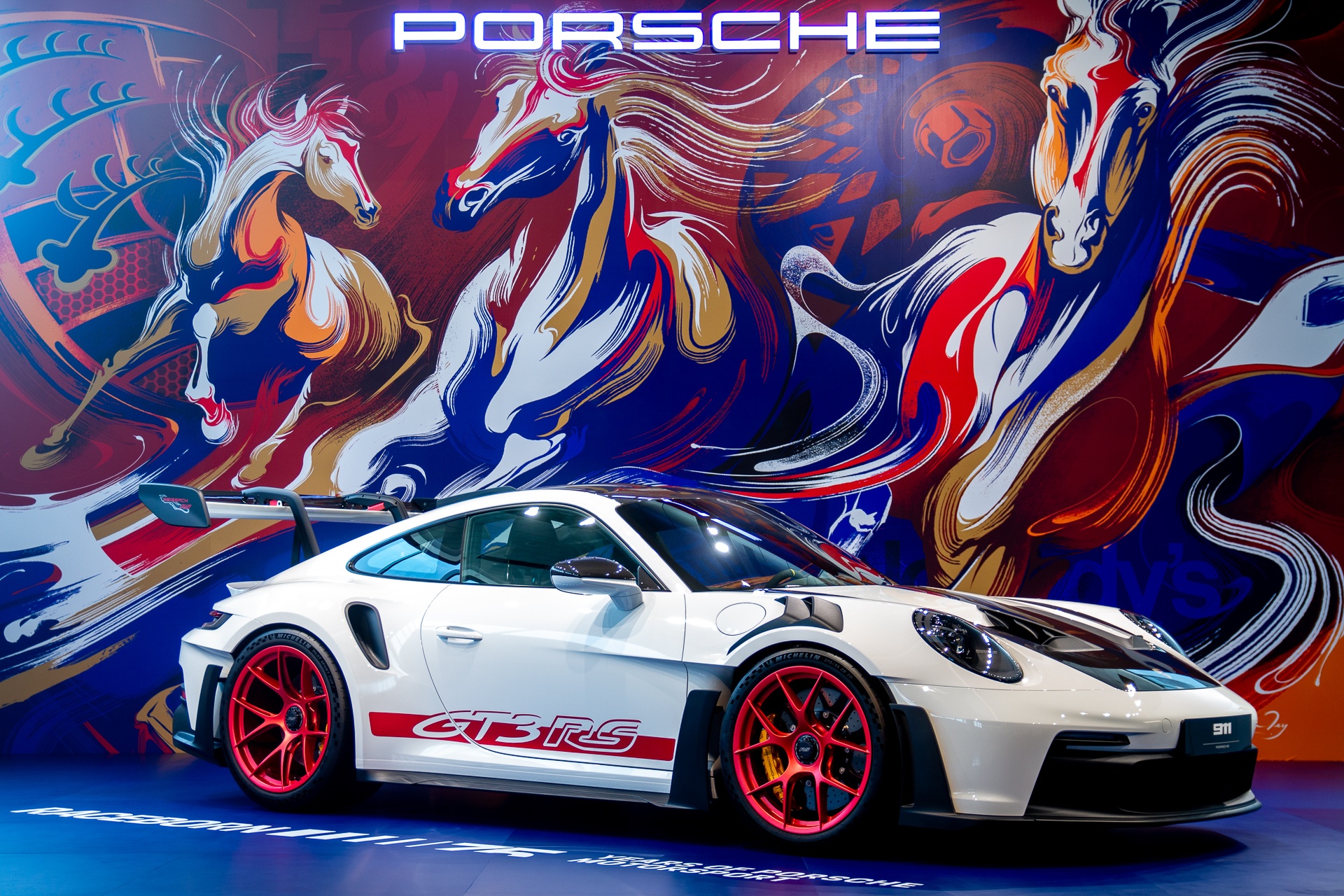 Co gi tren Porsche 911 GT3 RS gia gan 22 ty dong hinh anh