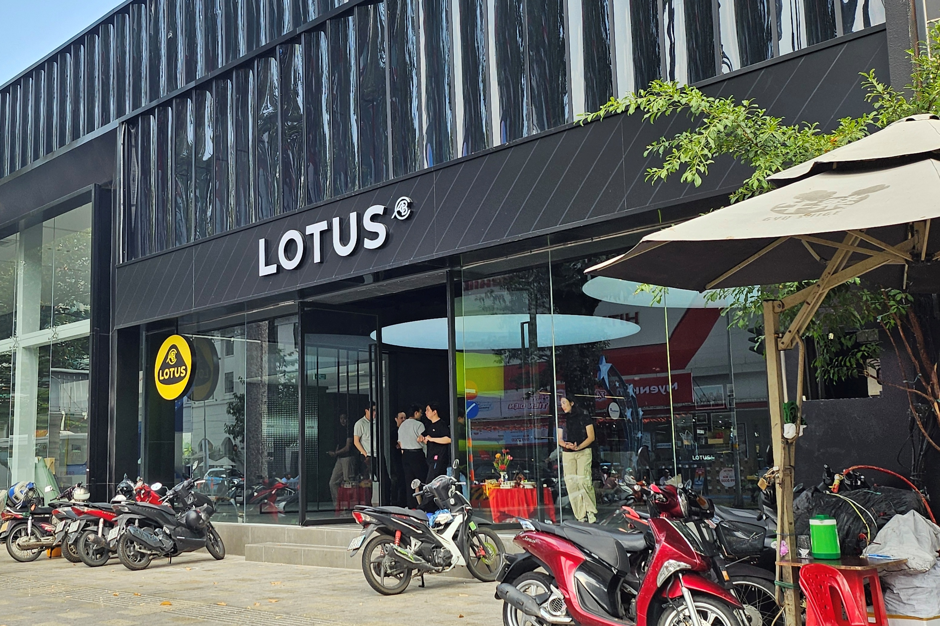 Hang xe Lotus da dat showroom, can ke ngay ra mat Viet Nam hinh anh
