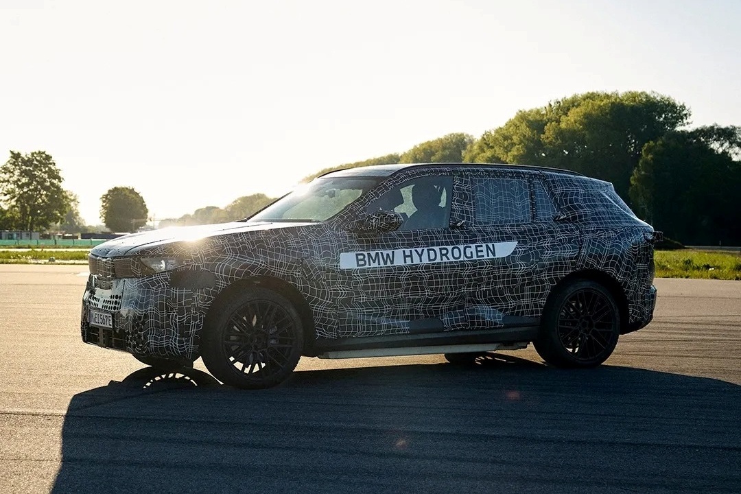 BMW iX5 chay bang hydro, nap nhien lieu 5 phut, chay toi da 750 km hinh anh
