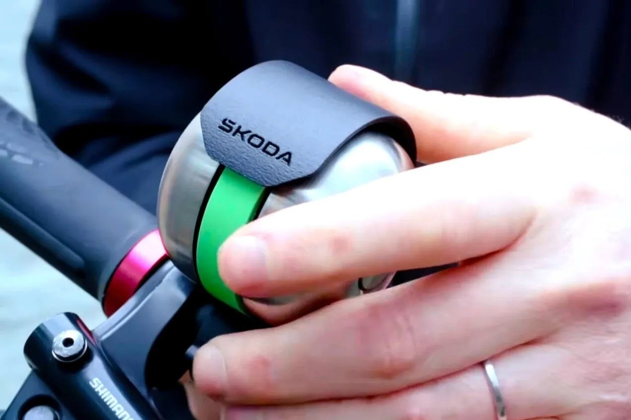 Khac tinh cua tai nghe chong on hinh anh