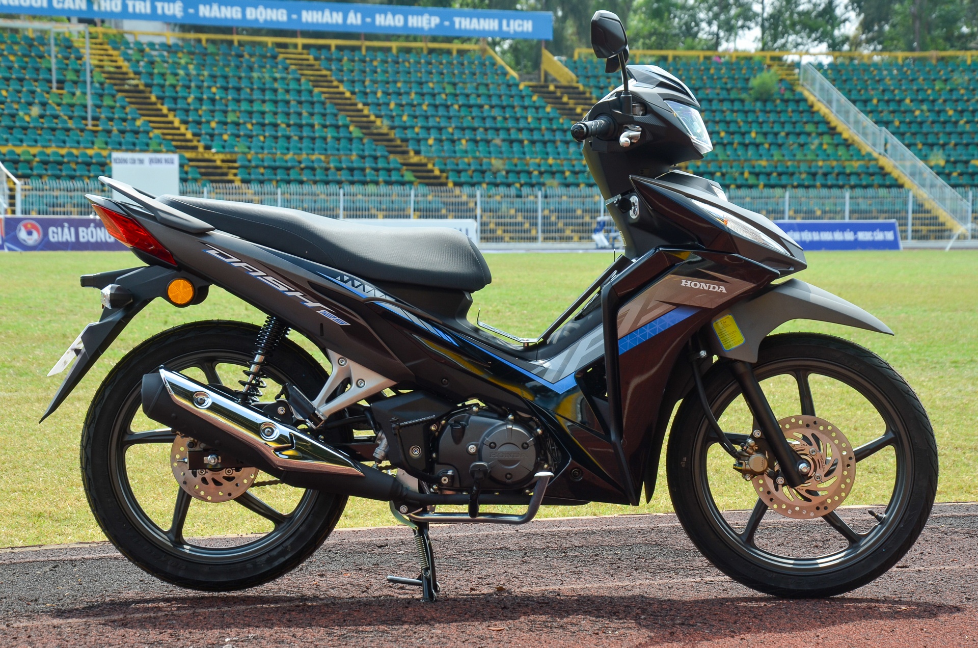 Honda Dash 125 anh 2