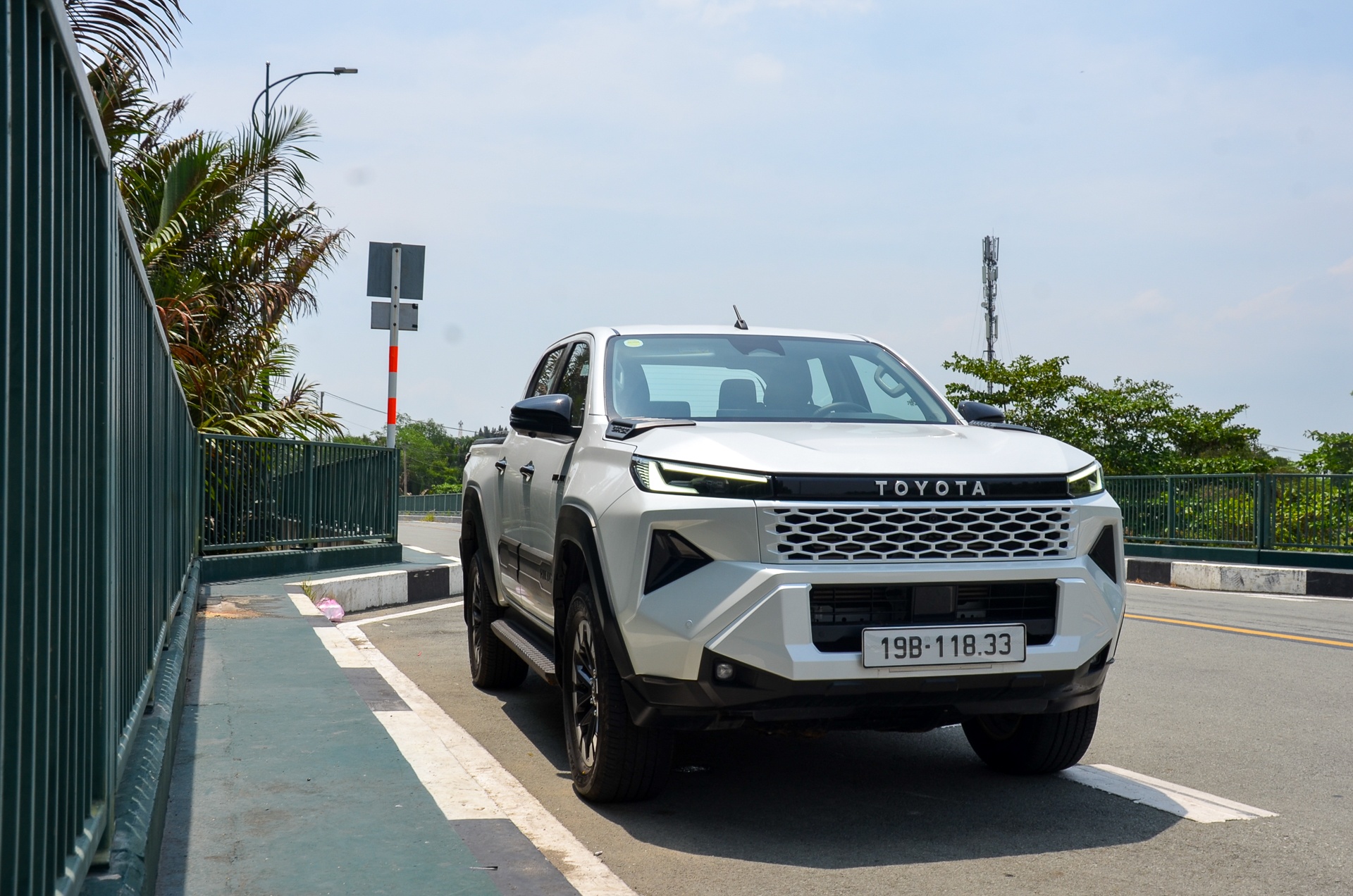 Toyota Hilux ảnh 2