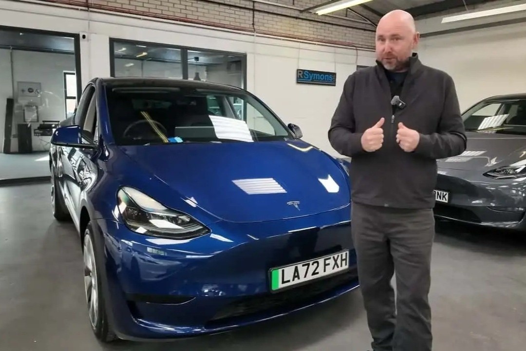 Bat ngo o chiec xe dien Tesla chay taxi duoc sac nhanh lien tuc hinh anh