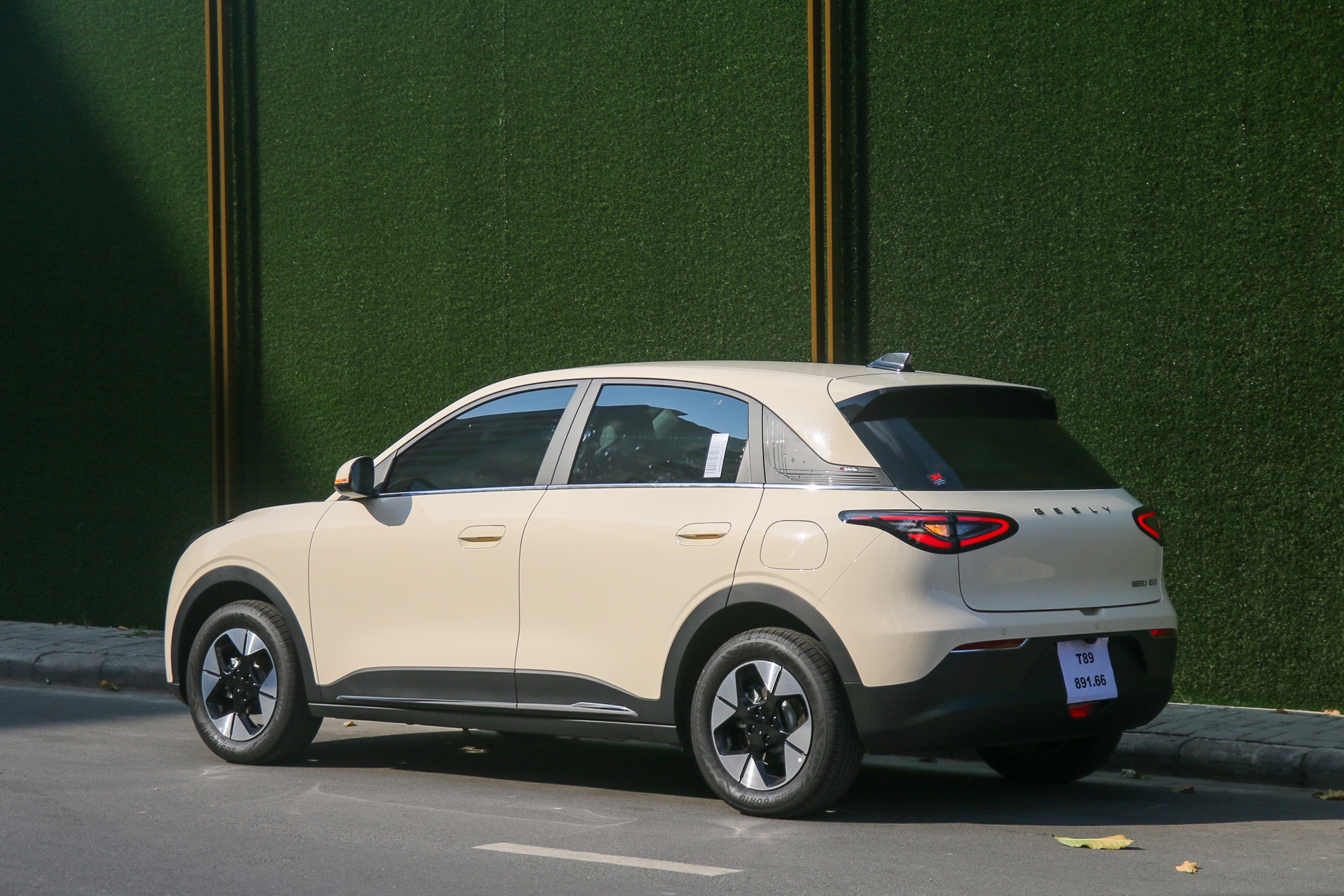 Ngan sach 500 trieu dong - mua oto dien nao cho phai nu hinh anh