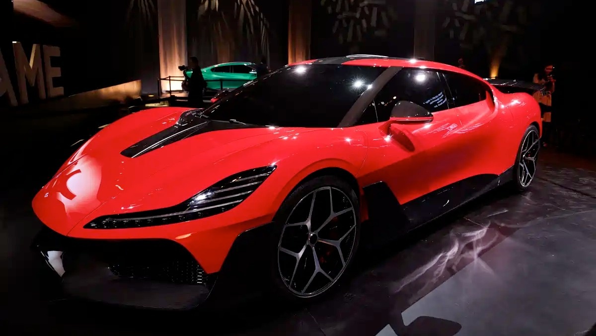 Sieu xe dien cua hang may hut bui - pin the ran, tang toc duoi 1 giay hinh anh