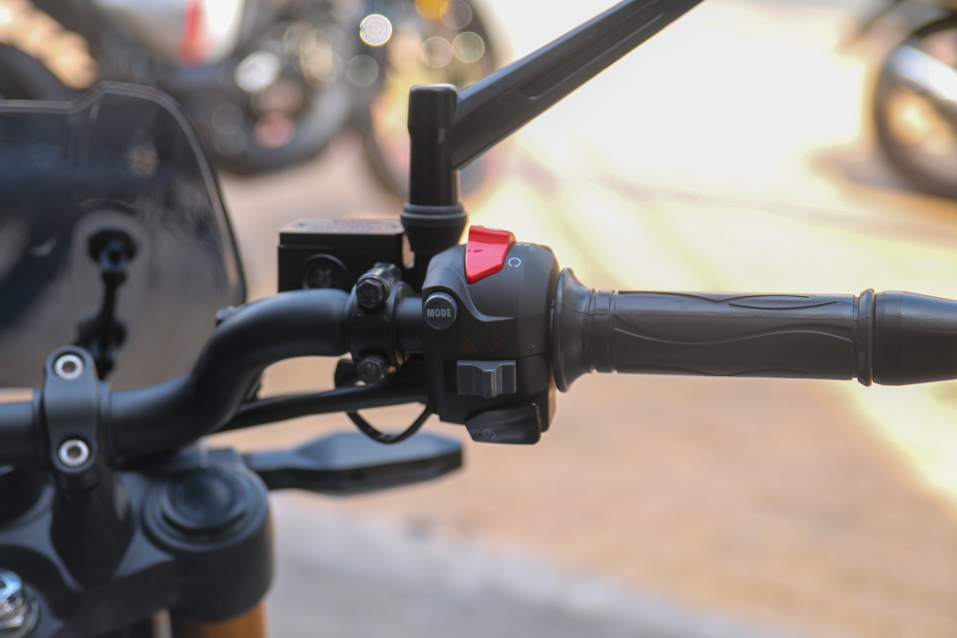 TVS Ronin 225 anh 22