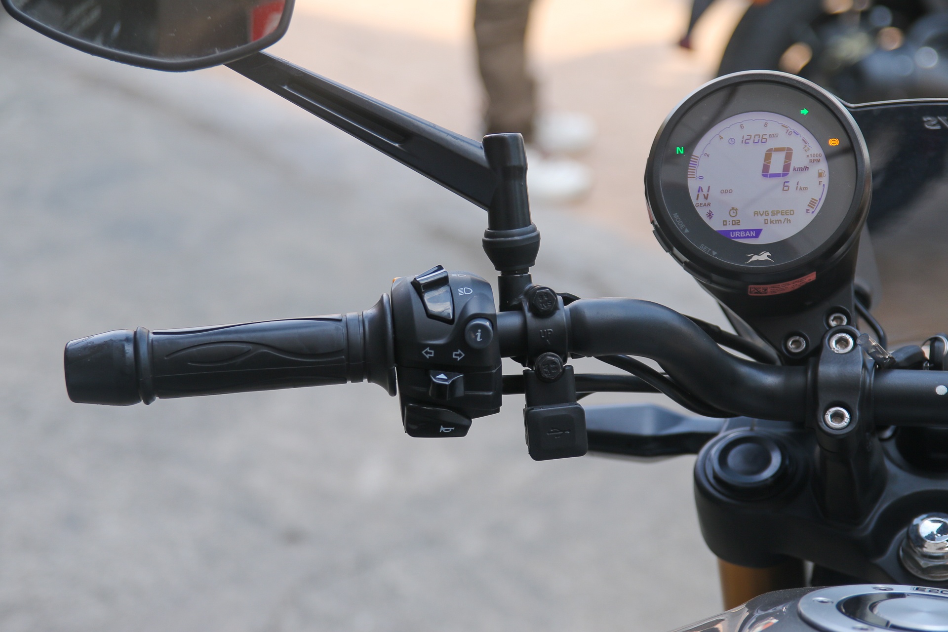 TVS Ronin 225 anh 21