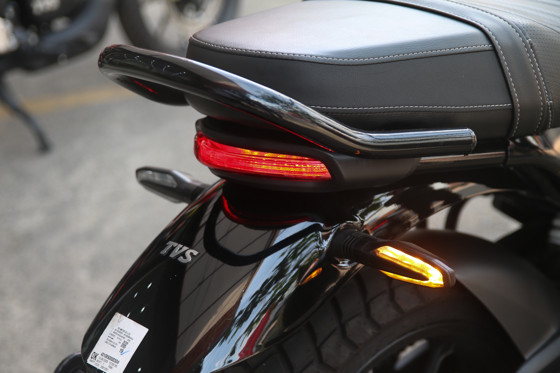 TVS Ronin 225 anh 12
