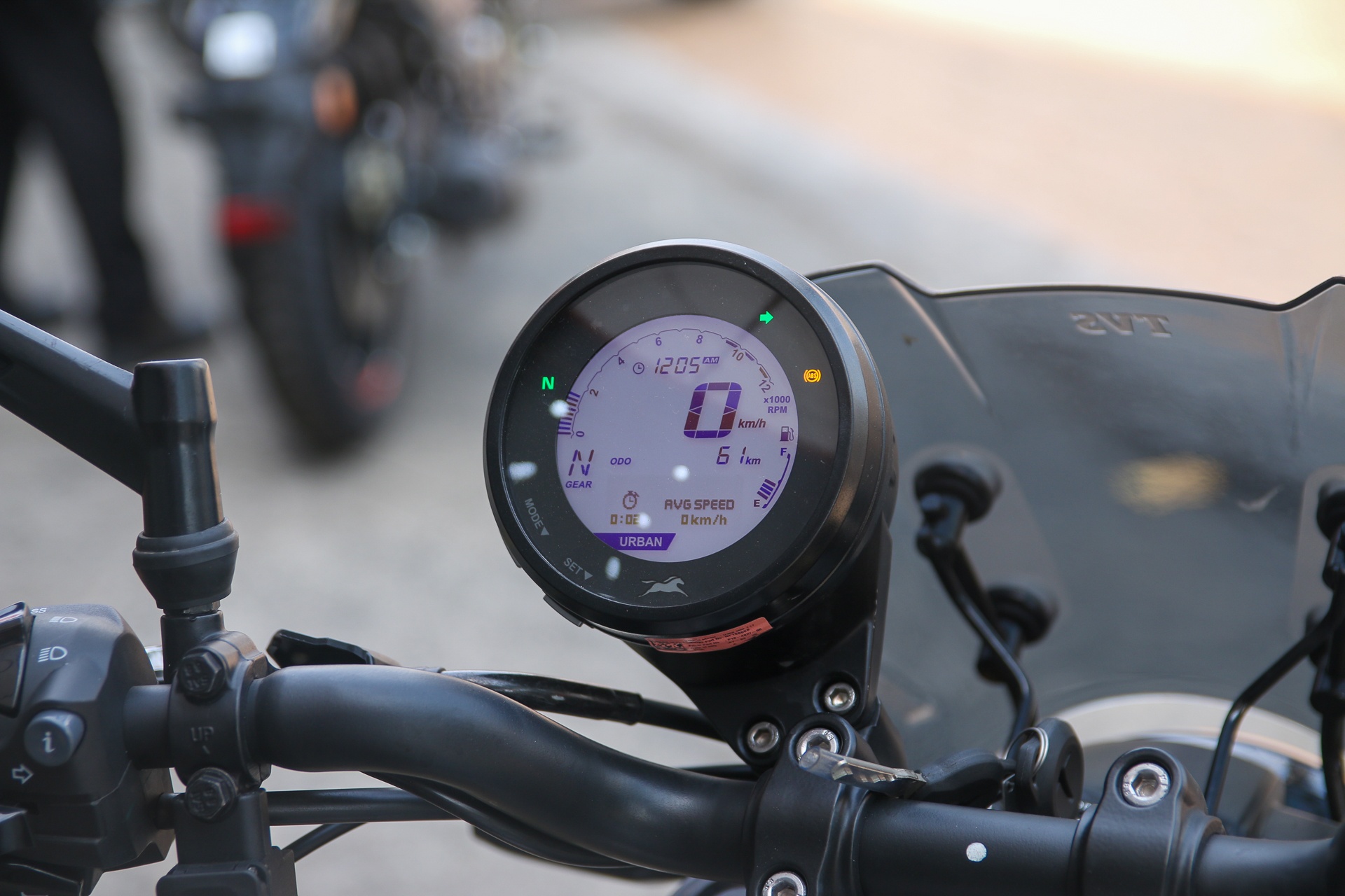 TVS Ronin 225 anh 20