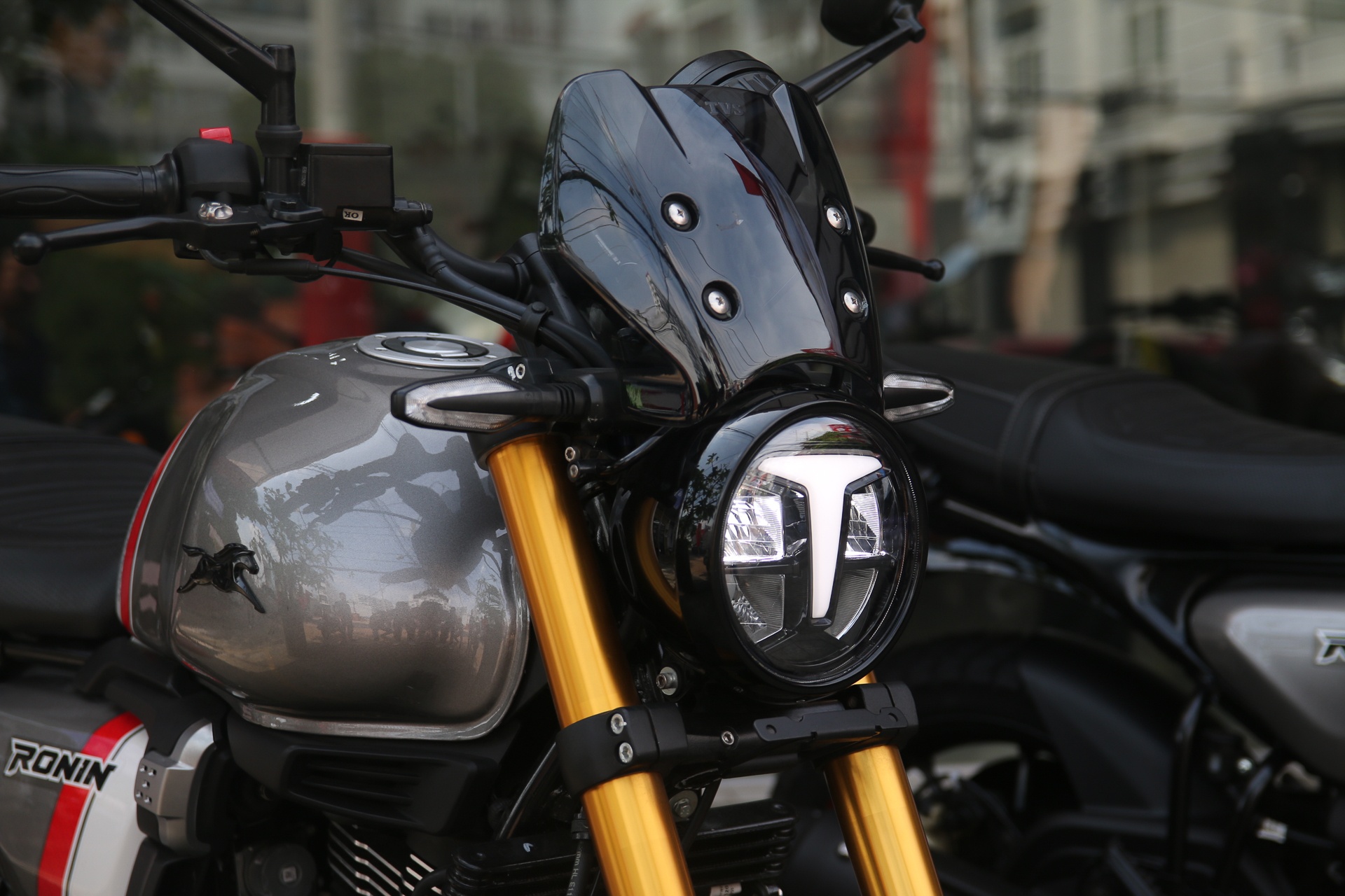 TVS Ronin 225 anh 3