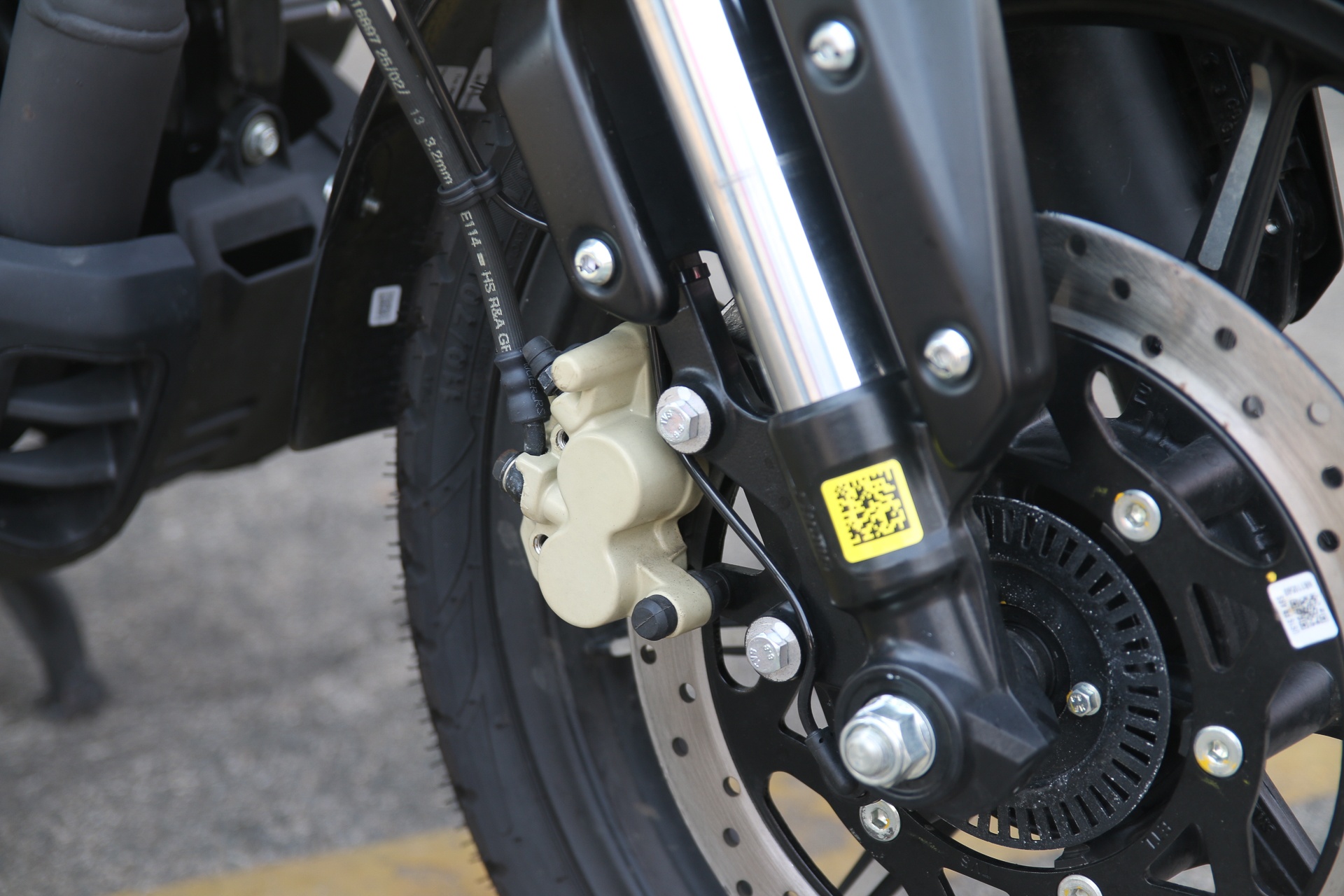 TVS Ronin 225 anh 14
