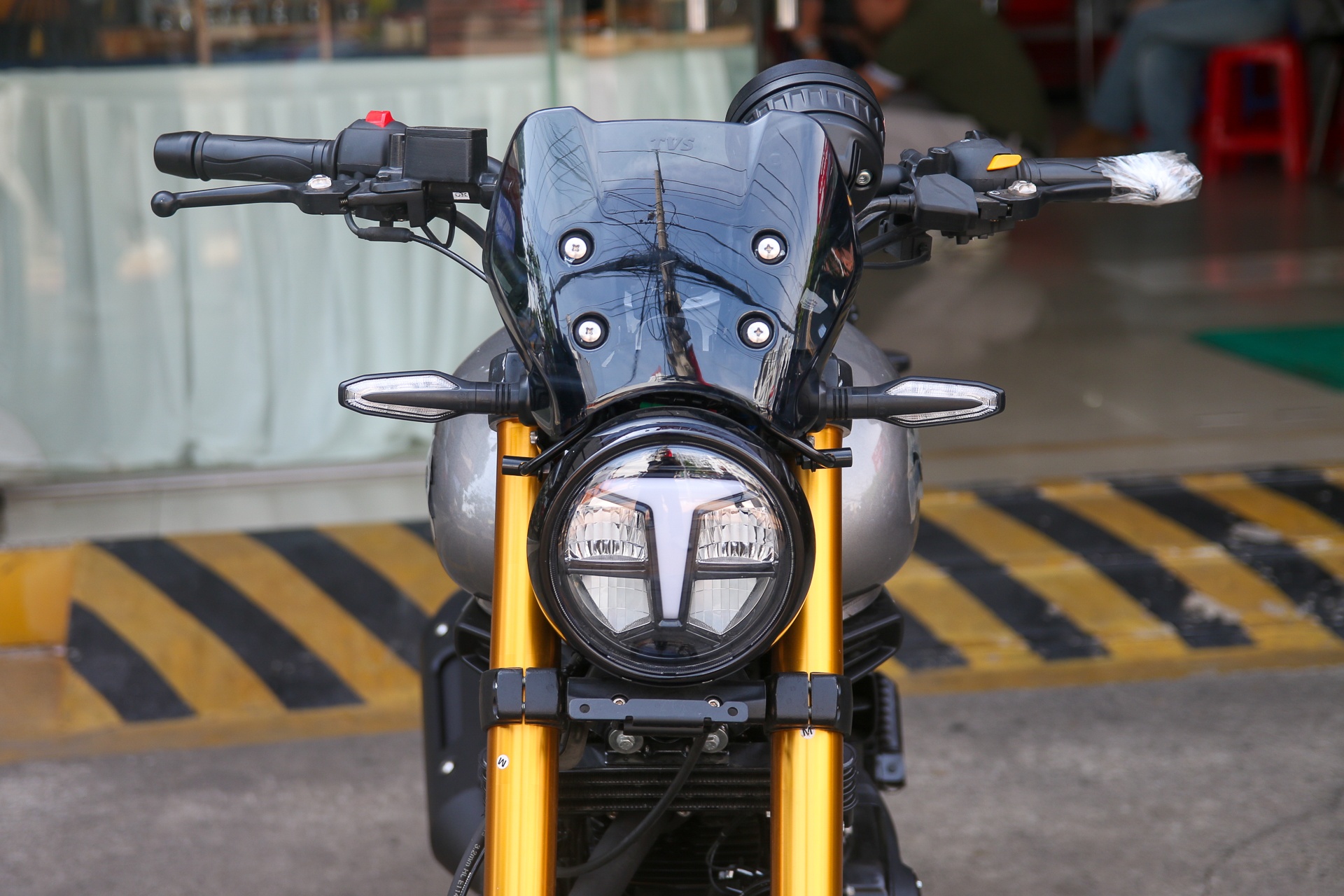 TVS Ronin 225 anh 4