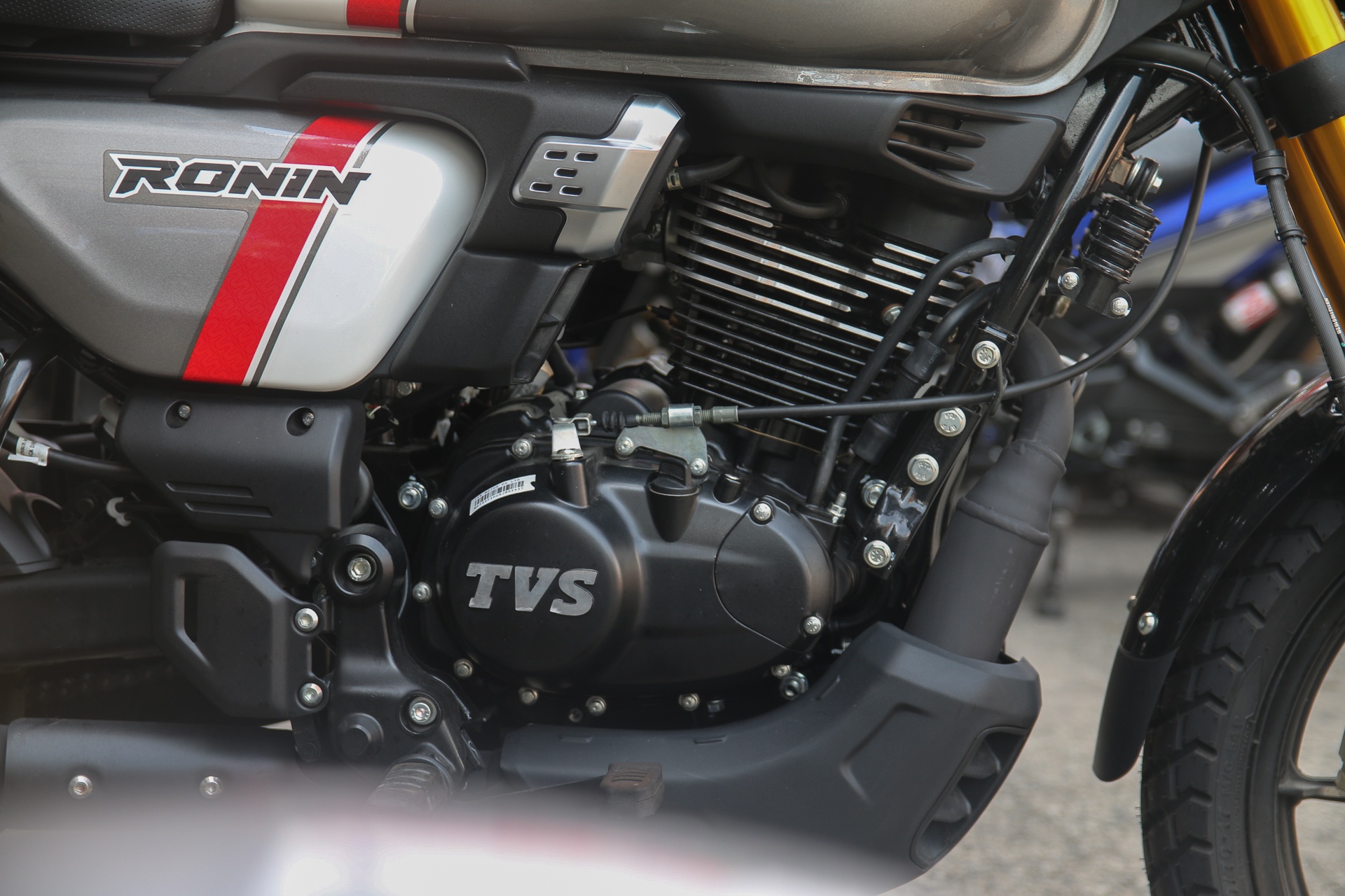TVS Ronin 225 anh 27