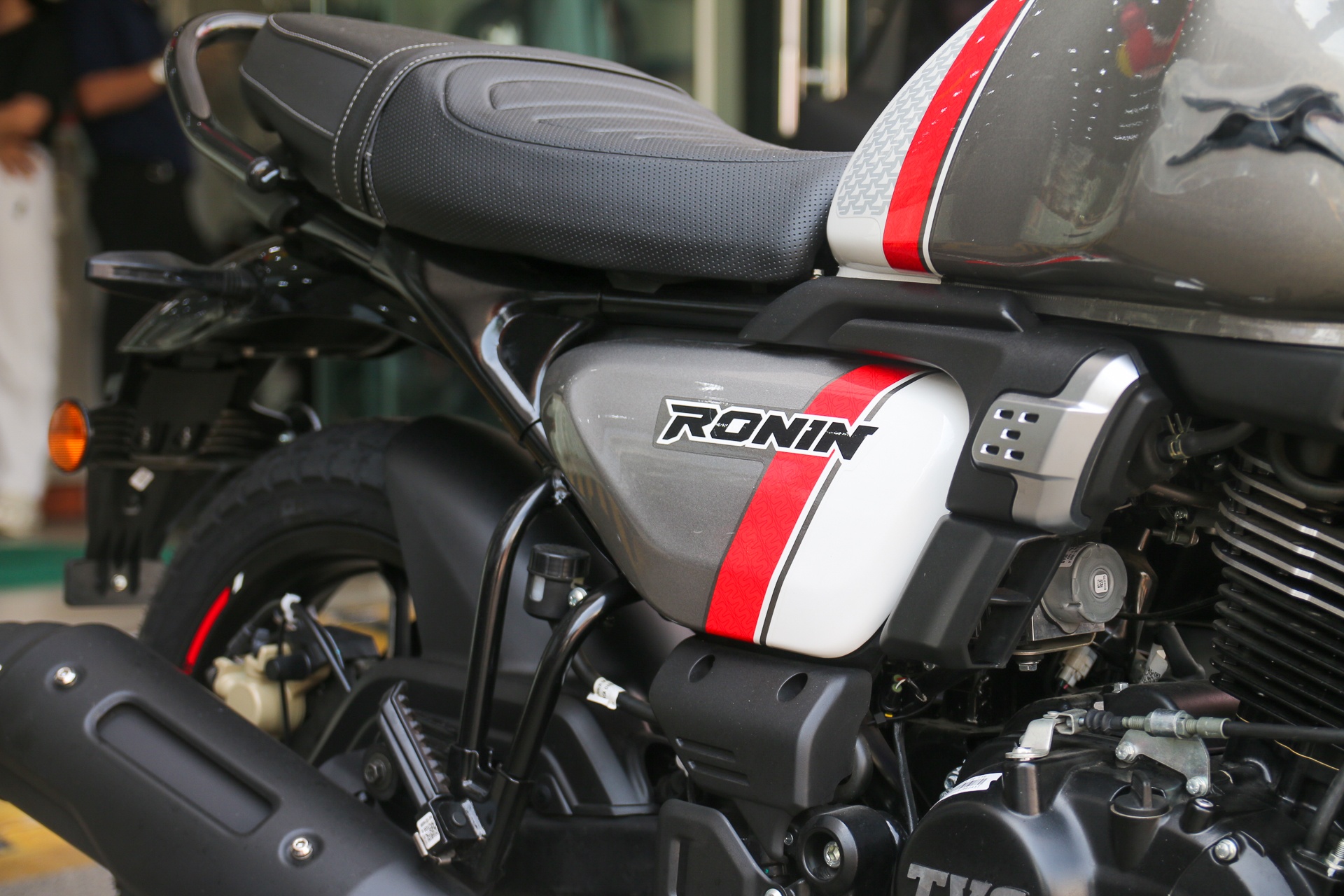 TVS Ronin 225 anh 31