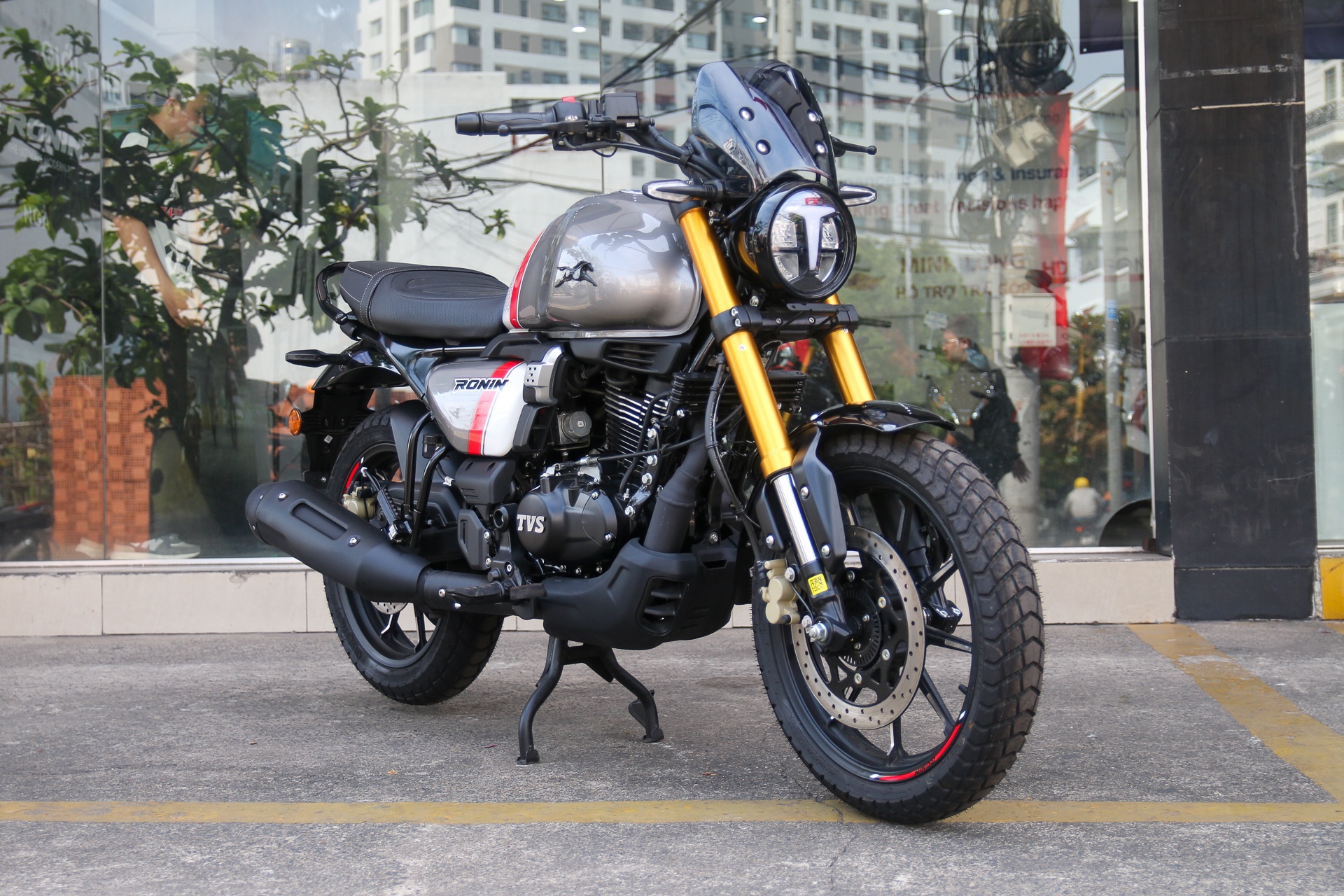 Can canh TVS Ronin 225 - moto An Do nhap tu nhan gia 73 trieu dong hinh anh