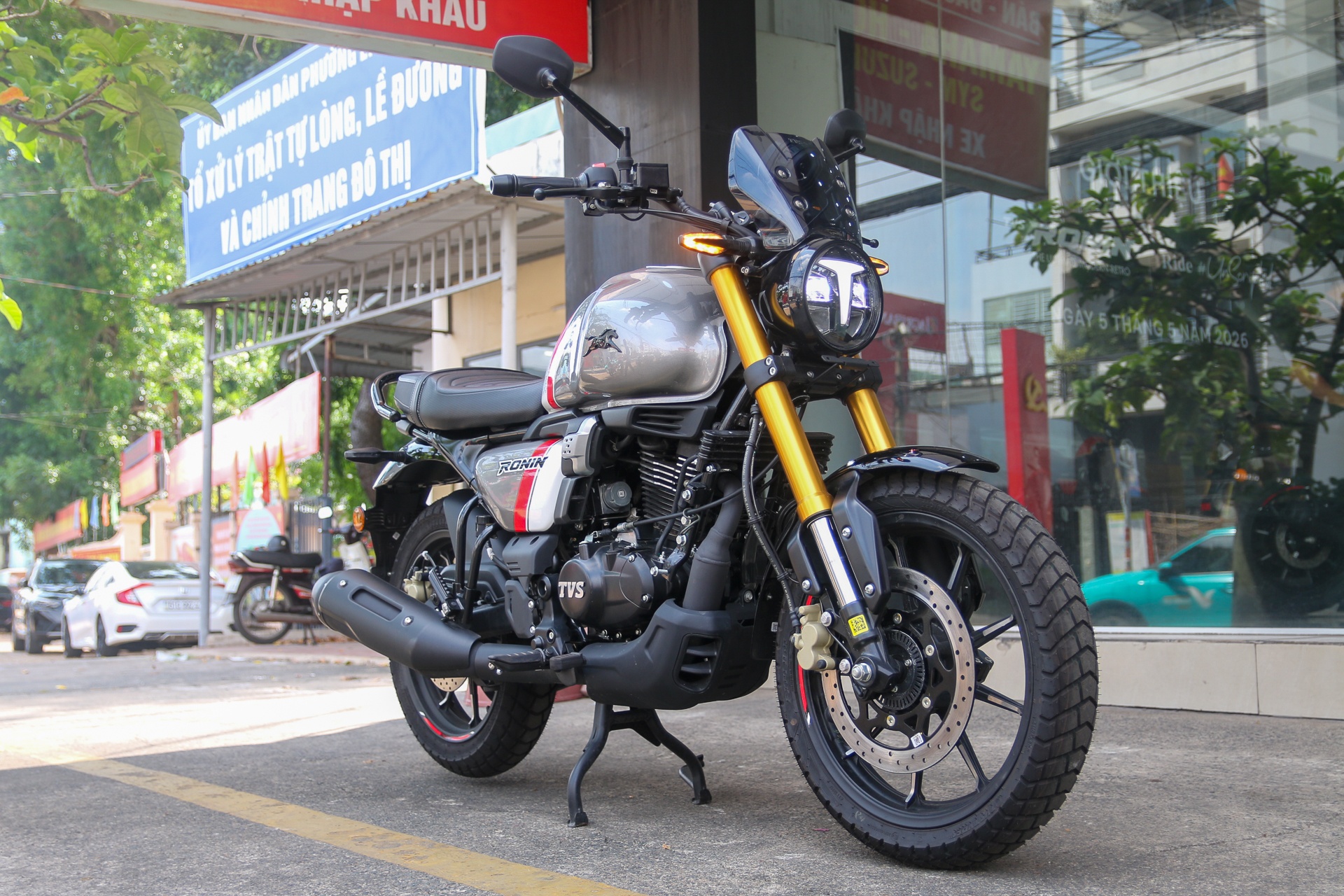 TVS Ronin 225 anh 28