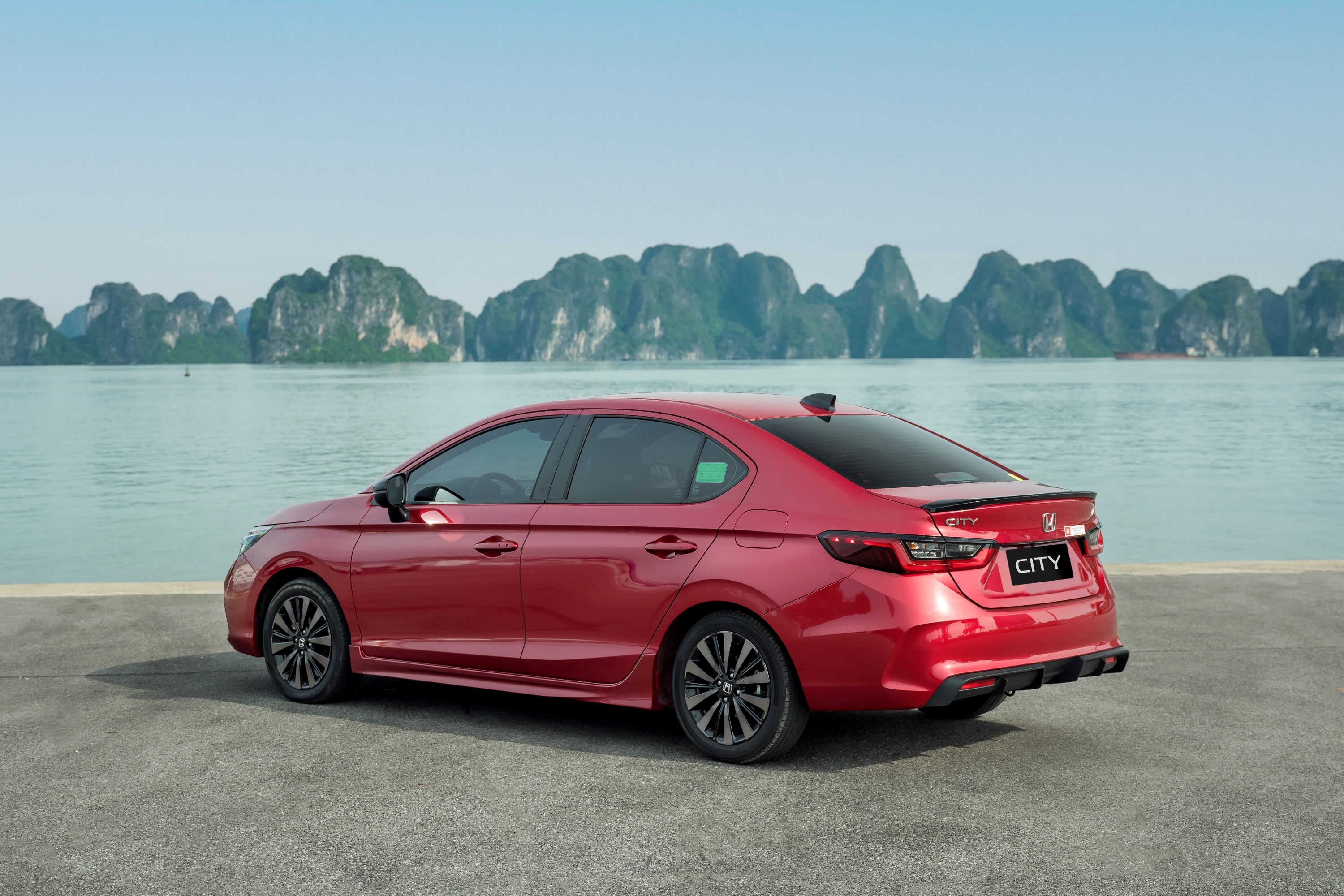 Chuyện gì đang xảy ra với sedan giá rẻ?