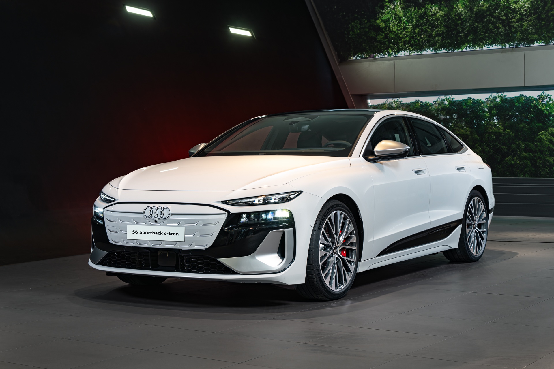 Audi S6 Sportback e-tron anh 1