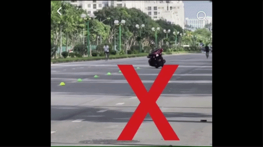 Bi phat 15 trieu dong vi 'bieu dien' moto trai phep duoi long duong hinh anh