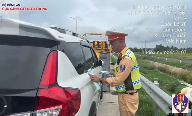 Bi phat gan 90 trieu dong vi lien hoan loi tren cao toc hinh anh