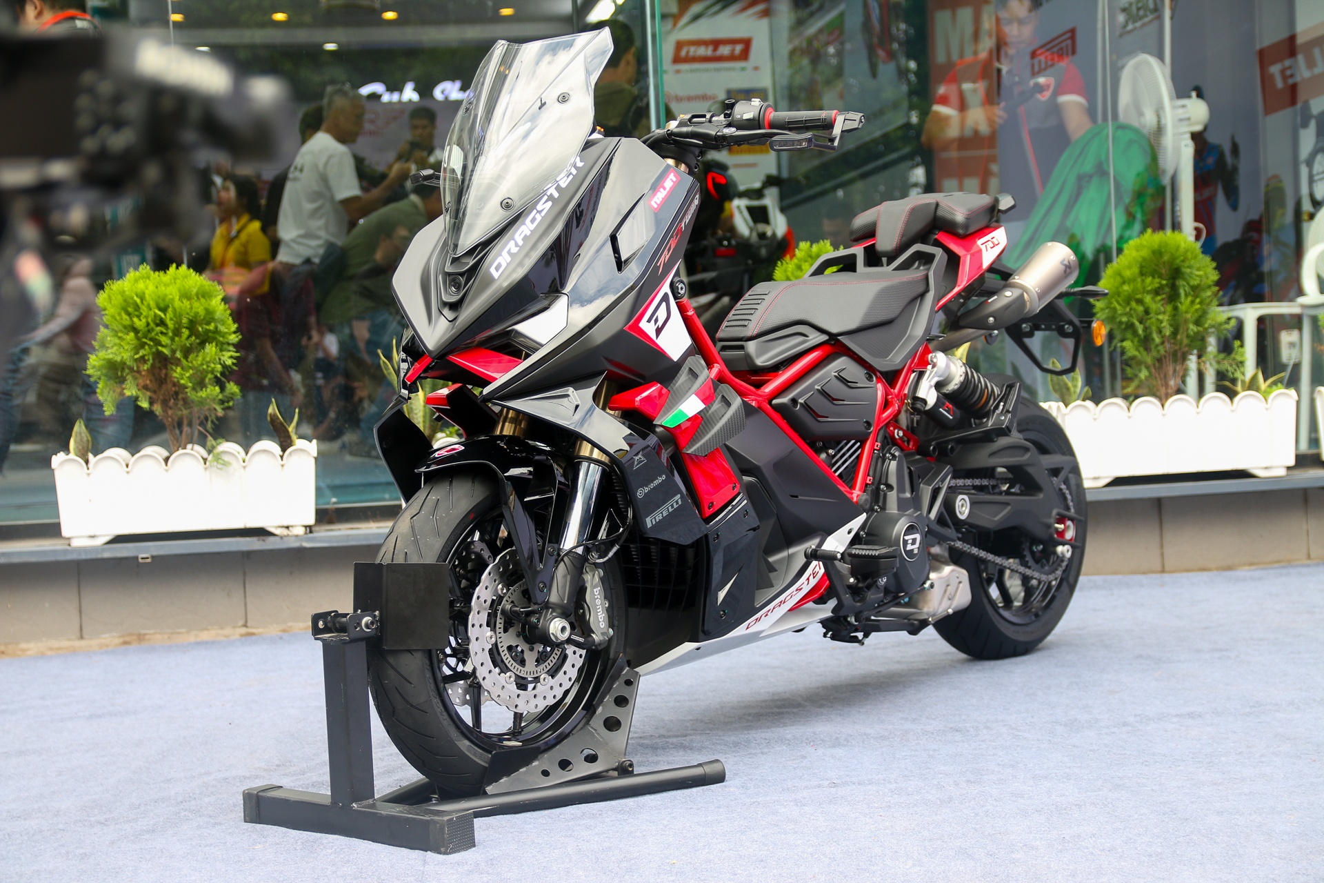 Can canh Italjet Dragster 700 Twin - moto dang xe tay ga gia 428 trieu hinh anh