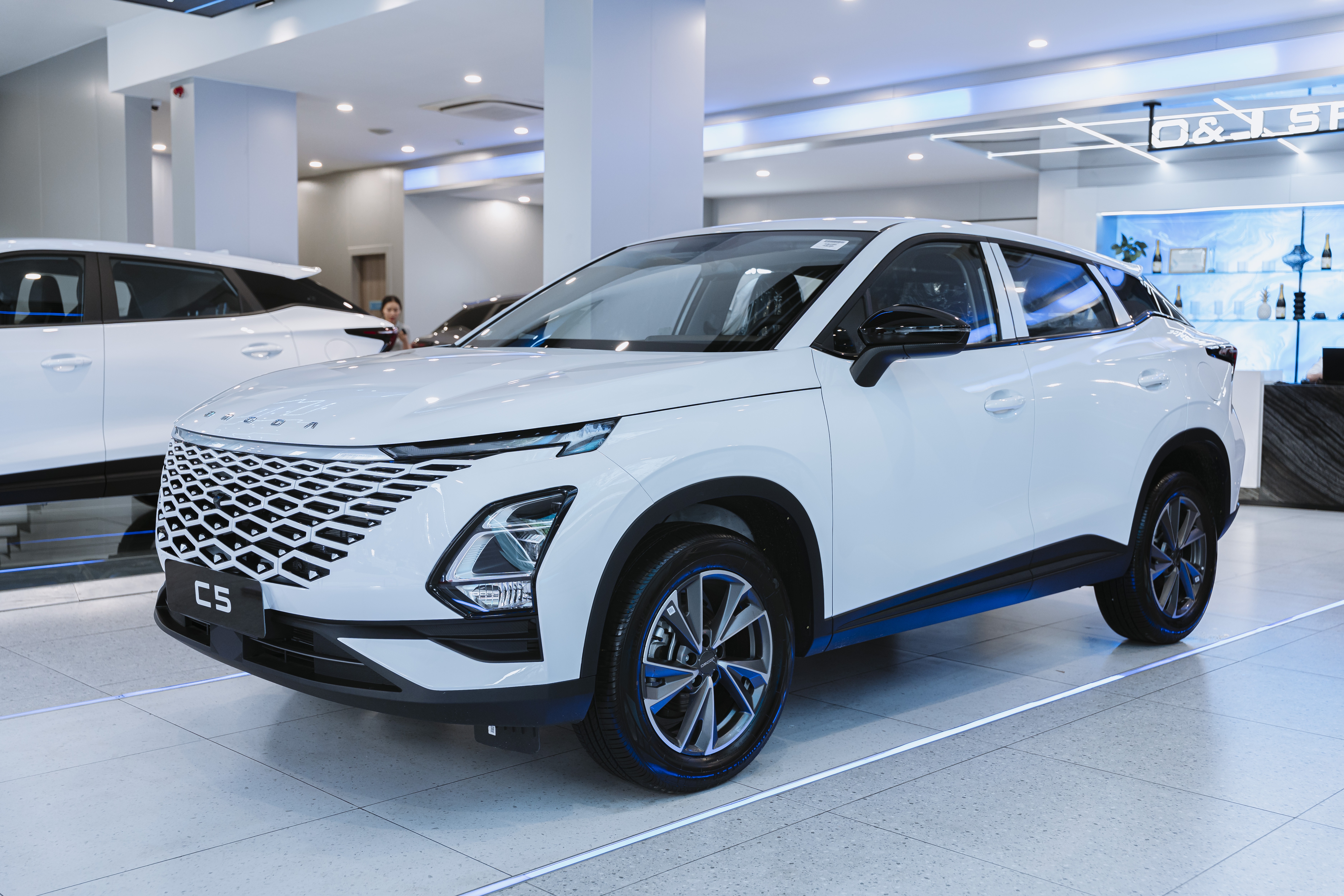 Omoda C5 co them phien ban Sport, gia 559 trieu dong hinh anh