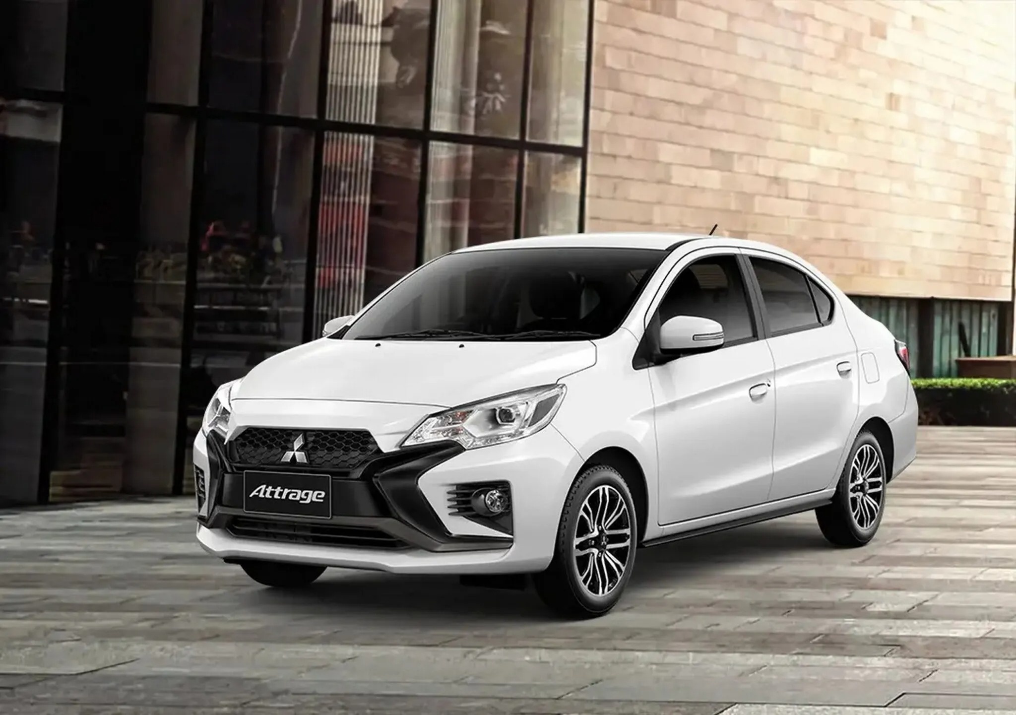 Xe 'e' Mitsubishi Attrage co ban nang cap, thay doi lon o dau xe hinh anh
