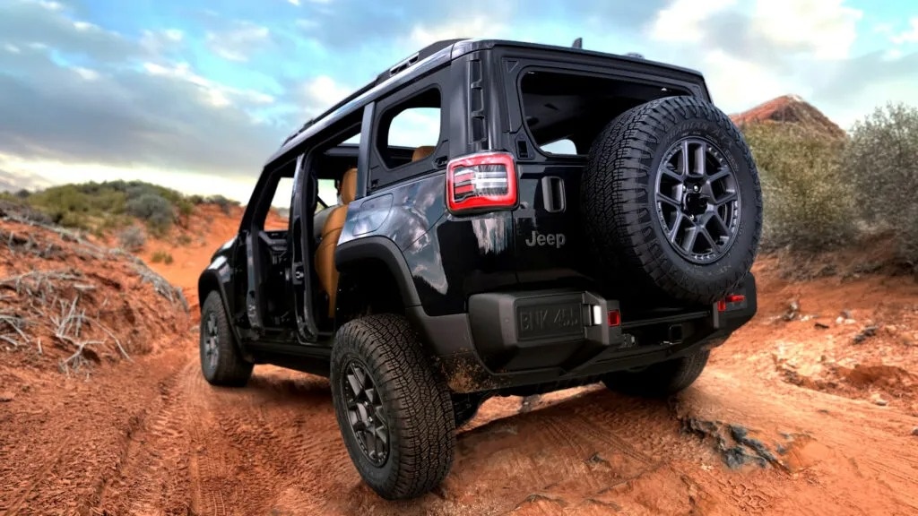 Chơi off-road, người Mỹ thích xe xăng hơn xe điện