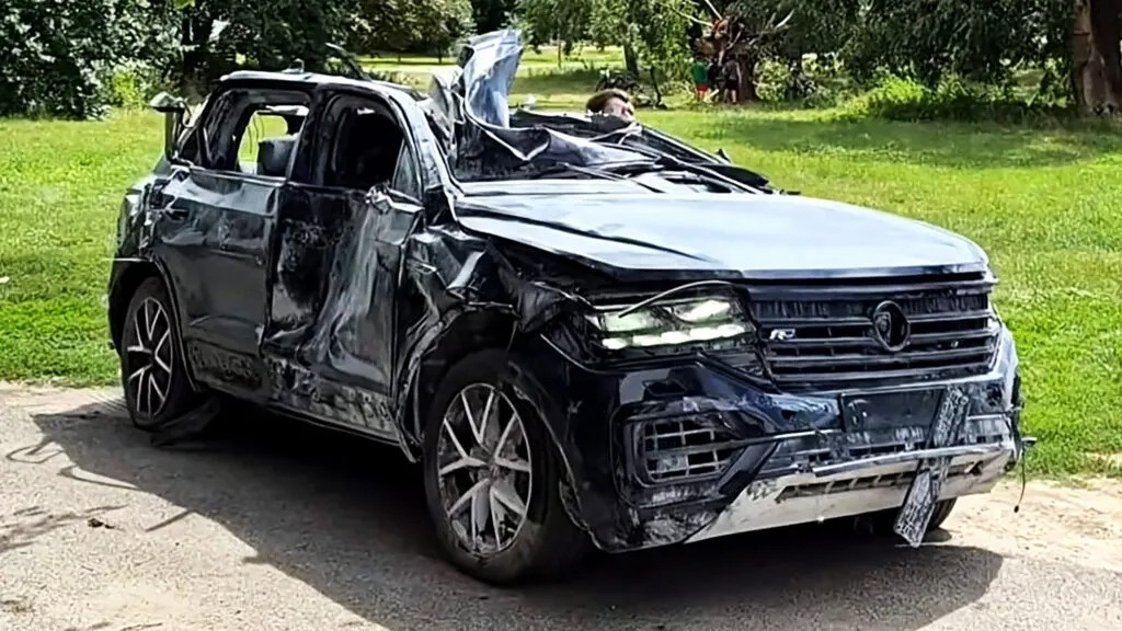 Mẫu SUV của Đức 'sống sót' sau vụ tấn công tên lửa