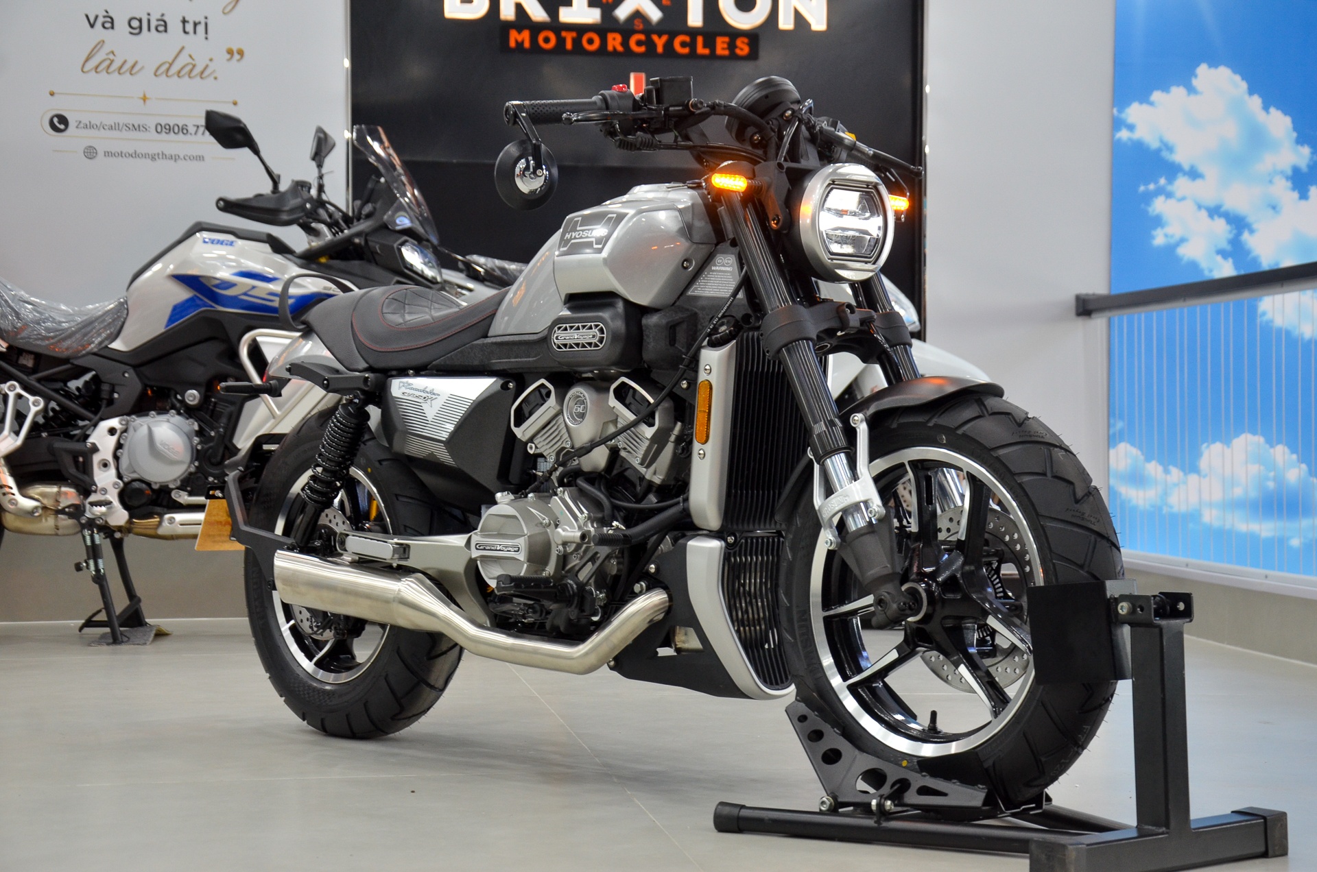 Cận cảnh Hyosung GV350X - môtô cruiser 135 triệu đồng của hãng xe Hàn