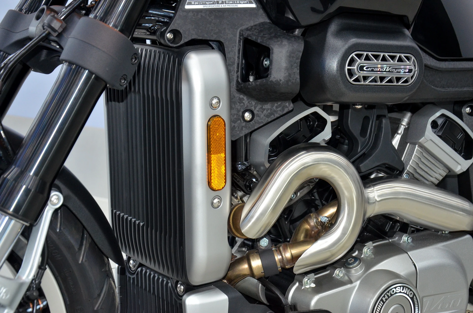 Hyosung GV350X ảnh 6