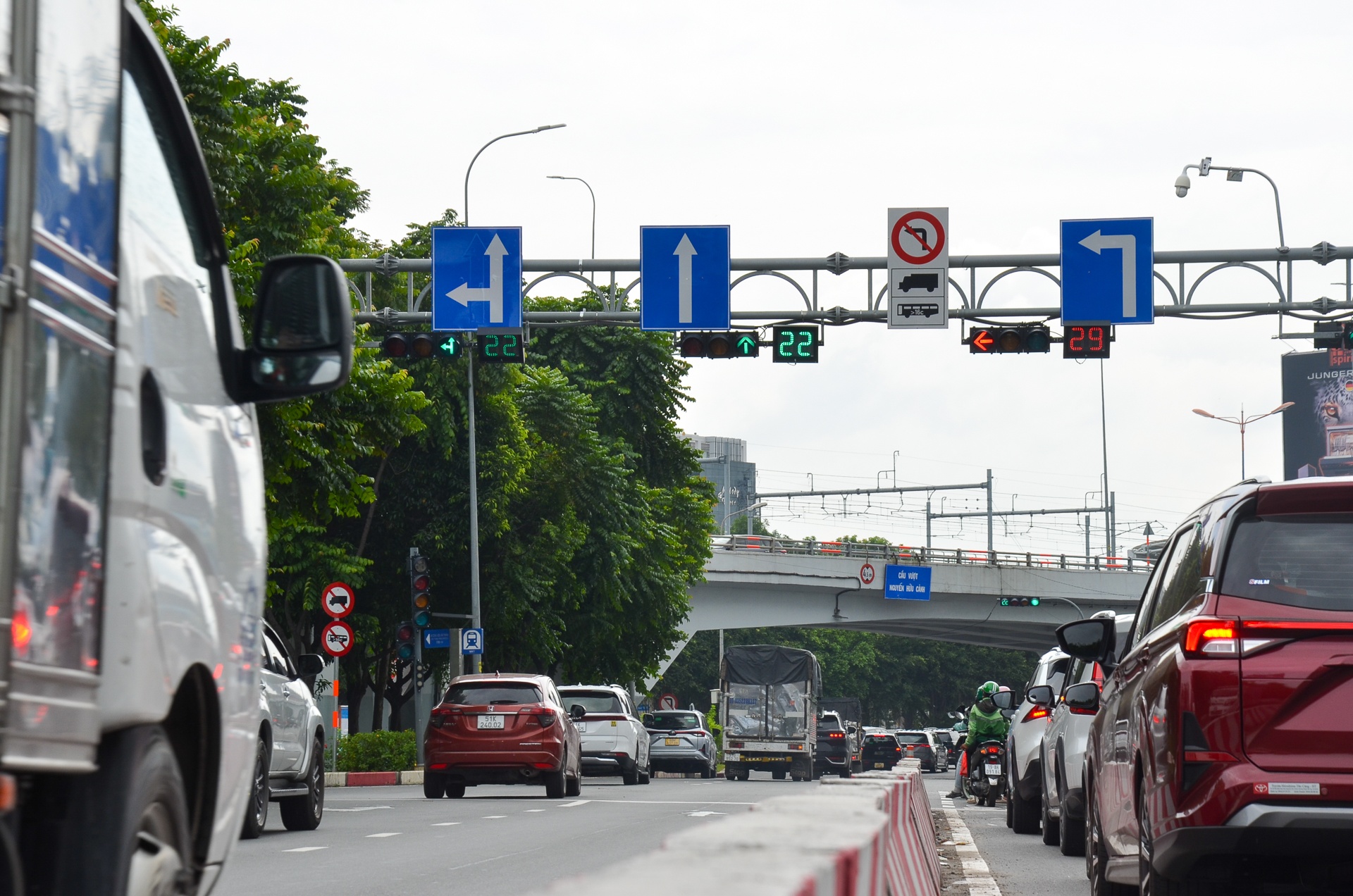 Lưu ý mới cho tài xế ở TP.HCM trên đường Nguyễn Hữu Cảnh