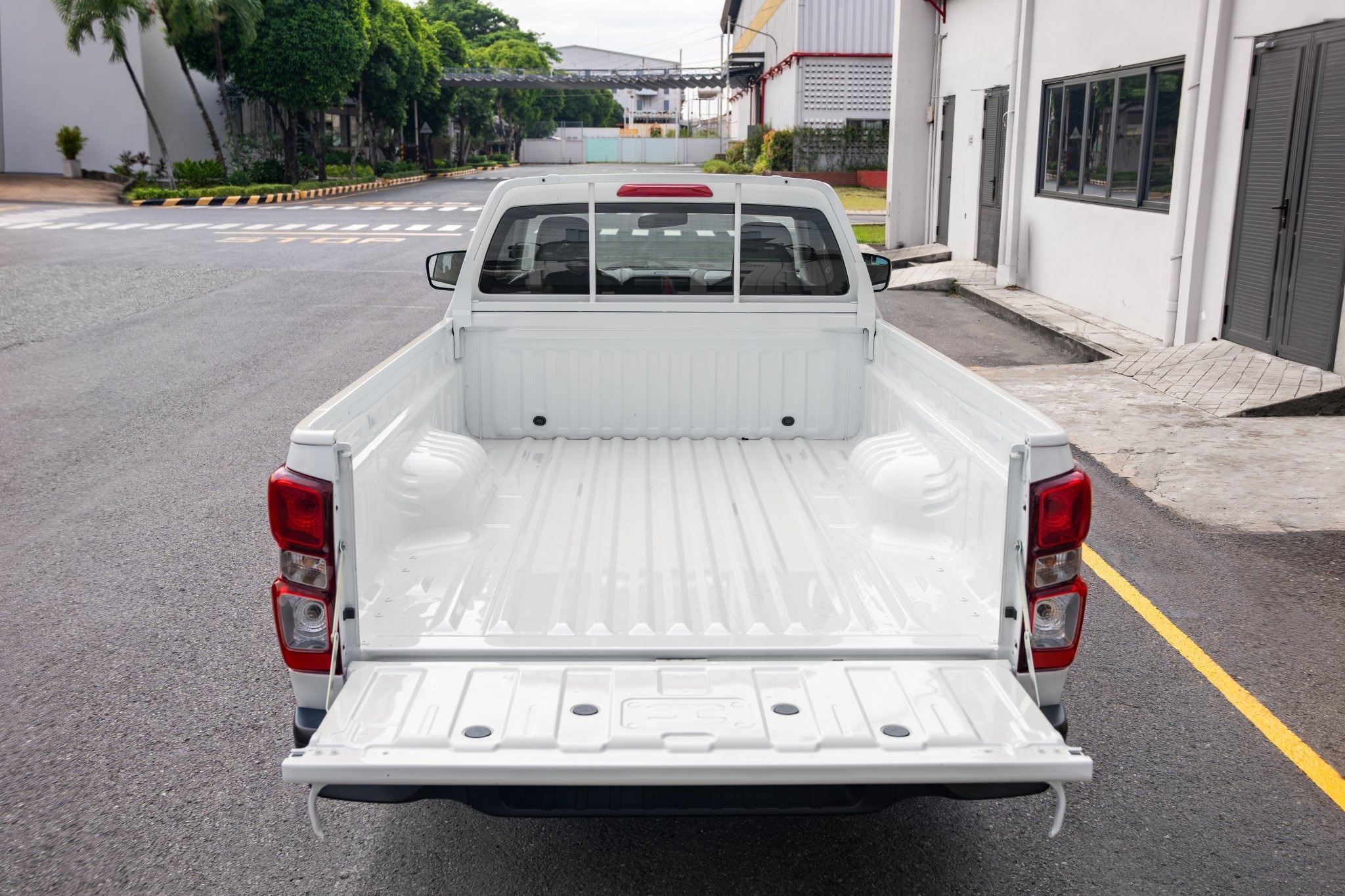 Isuzu D-Max ảnh 2 Isuzu D-Max ảnh 2