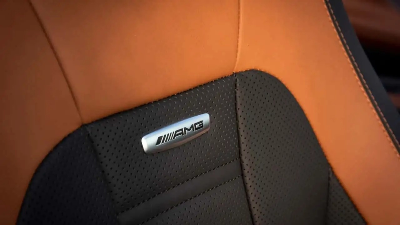 Mercedes bị kiện vì logo AMG trên lưng ghế