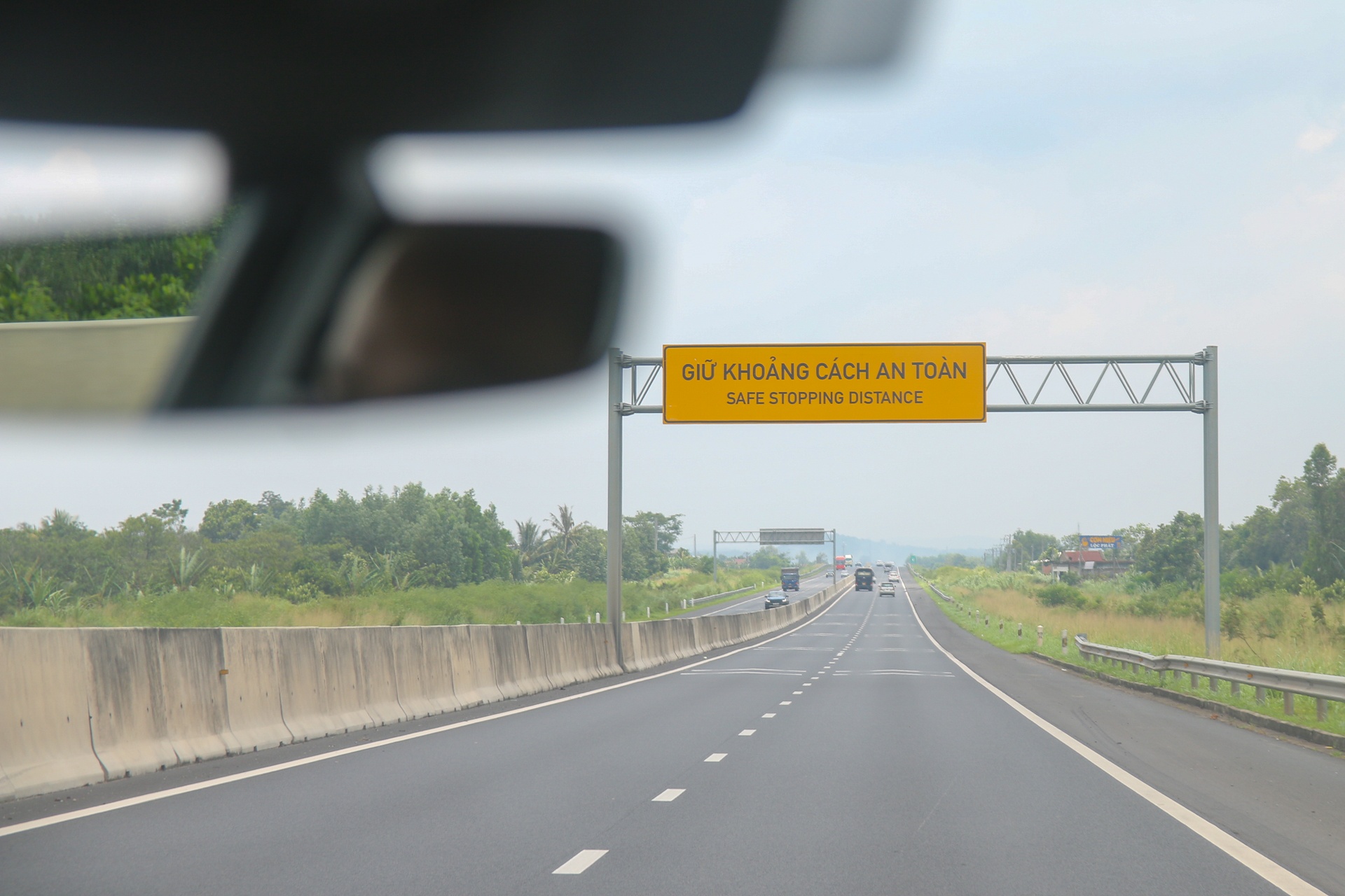 khoảng c&aacute;ch an to&agrave;n ảnh 2