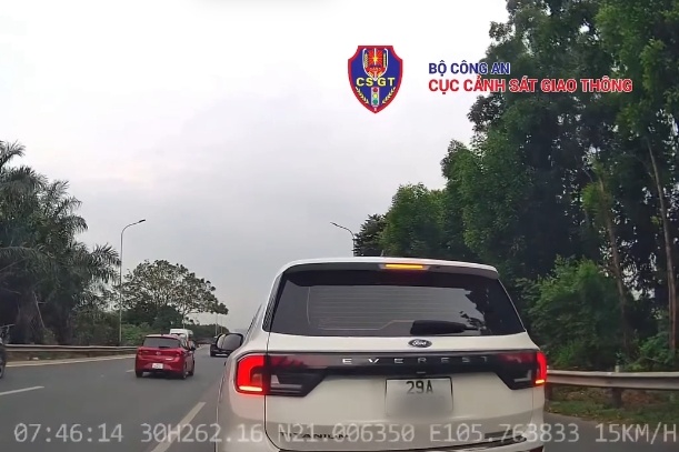 Liên tiếp các vụ cản trở trên cao tốc - người bị phạt, kẻ gây tai nạn