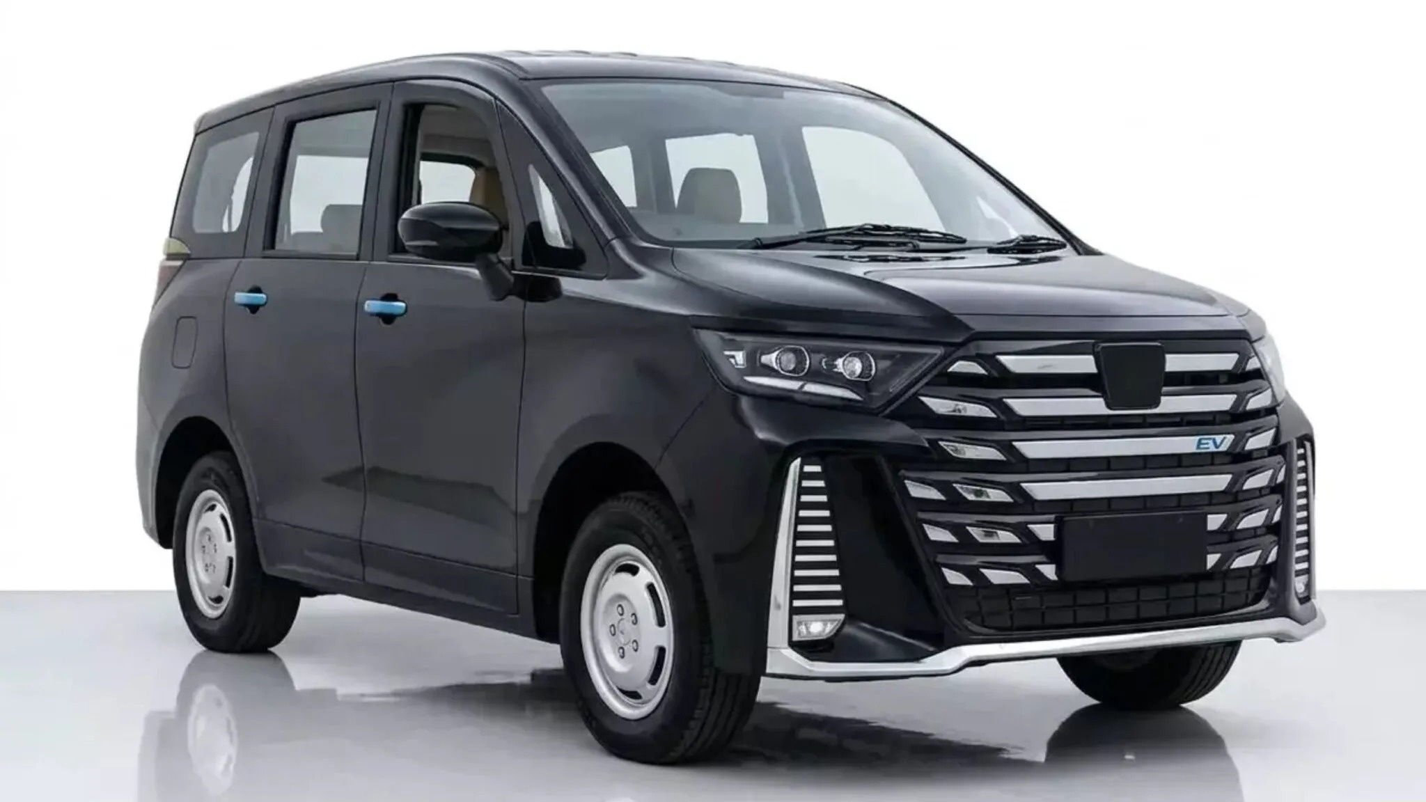 Xe điện 'nhái' Toyota Alphard - mạnh 5 mã lực, chạy 300 km