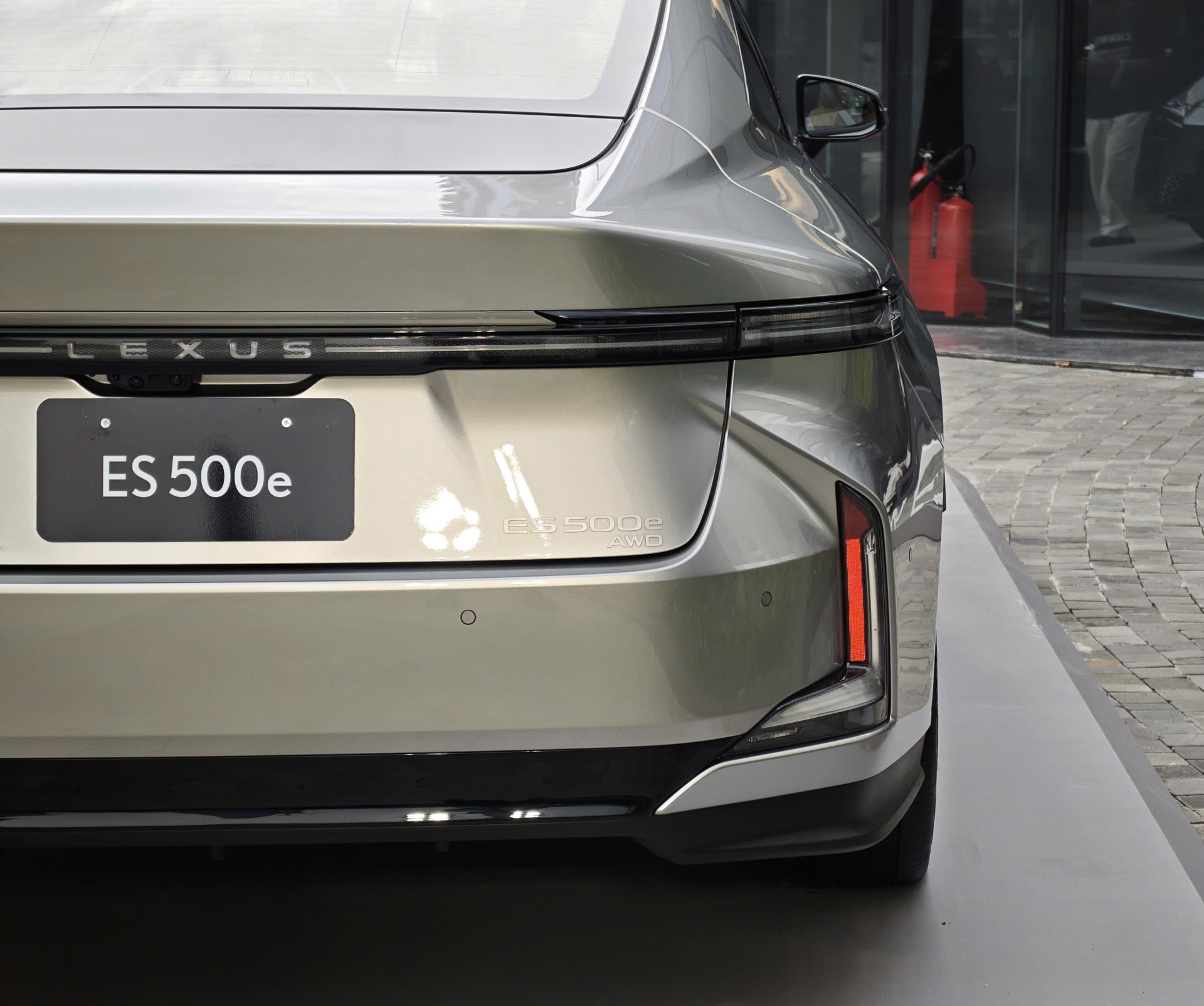 Lexus ES 500e ảnh 27