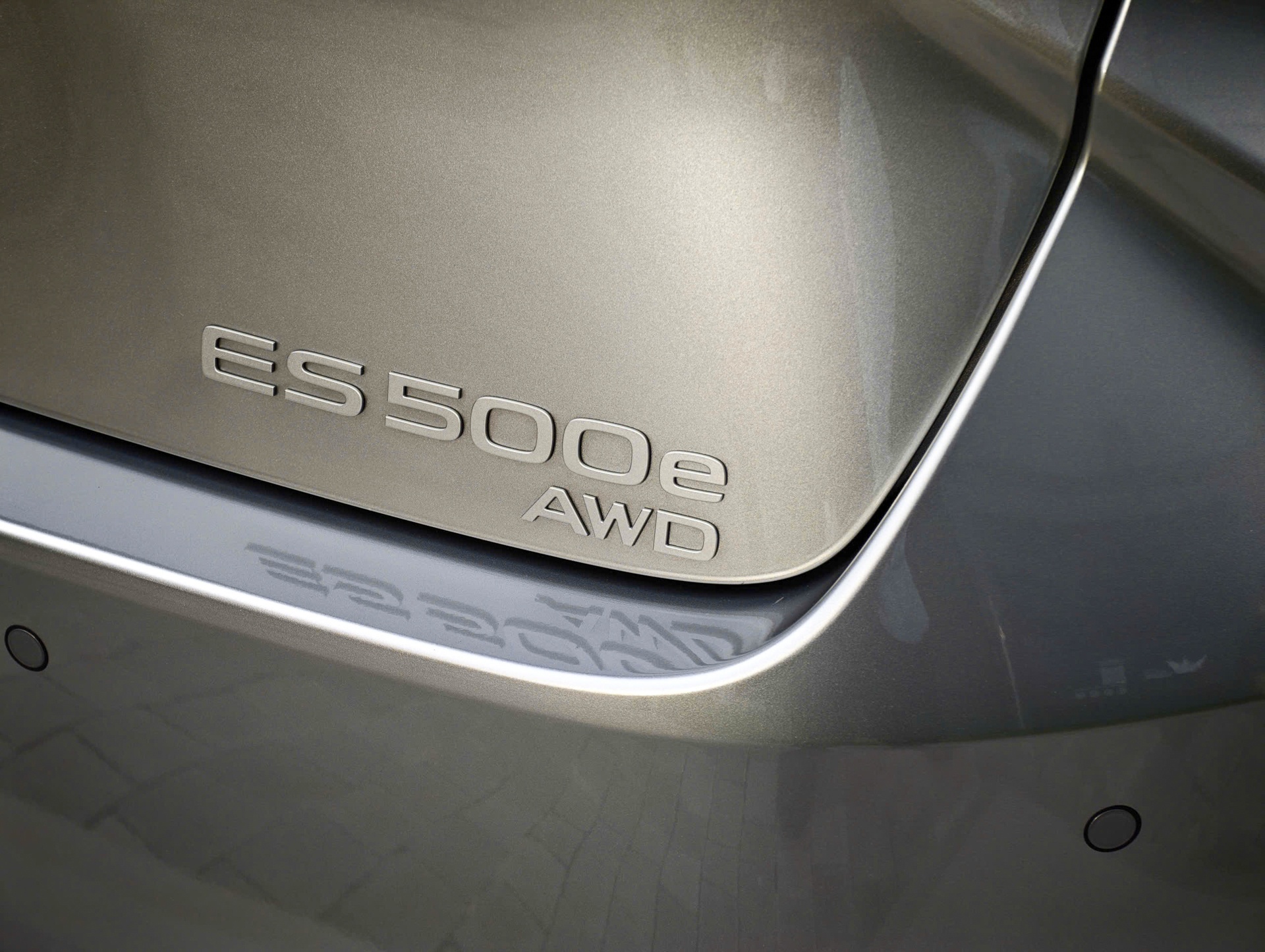 Lexus ES 500e ảnh 28