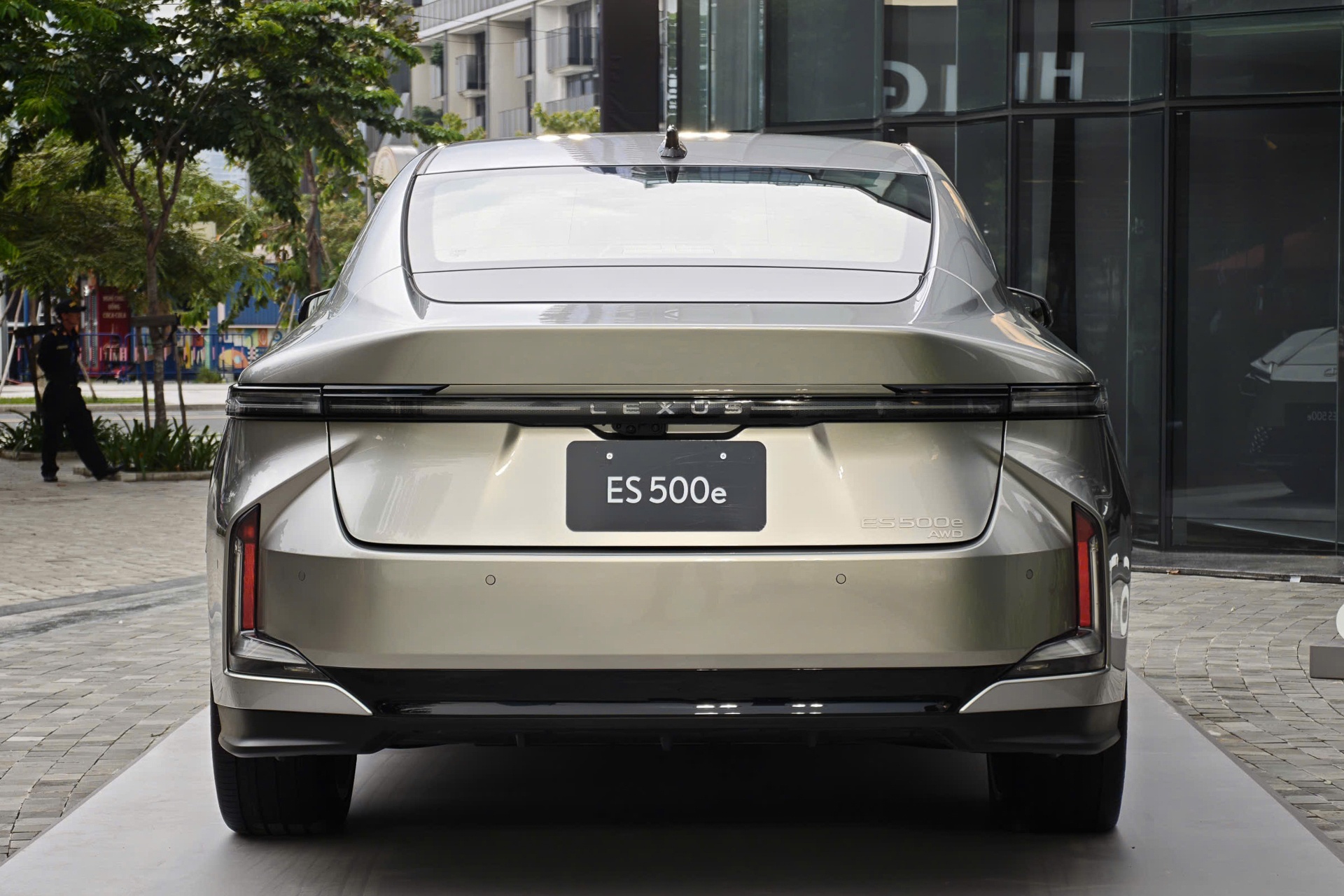 Lexus ES 500e ảnh 5 Lexus ES 500e ảnh 5