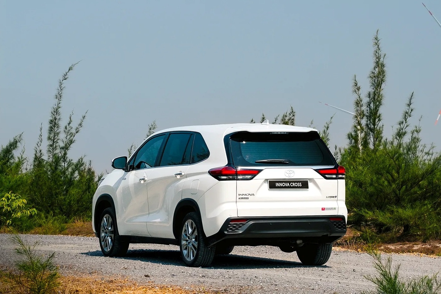 Land Cruiser Hybrid vừa ra mắt đã gây sốt, Toyota vẫn dẫn đầu