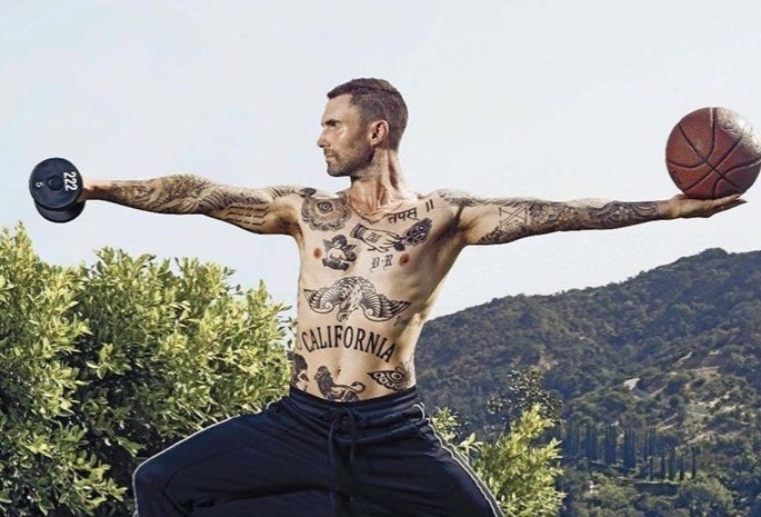 Adam Levine da lam gi de co than hinh san chac? hinh anh