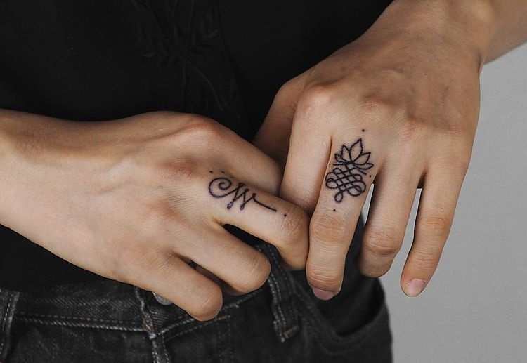 xam o ngon tay dau khong anh 2