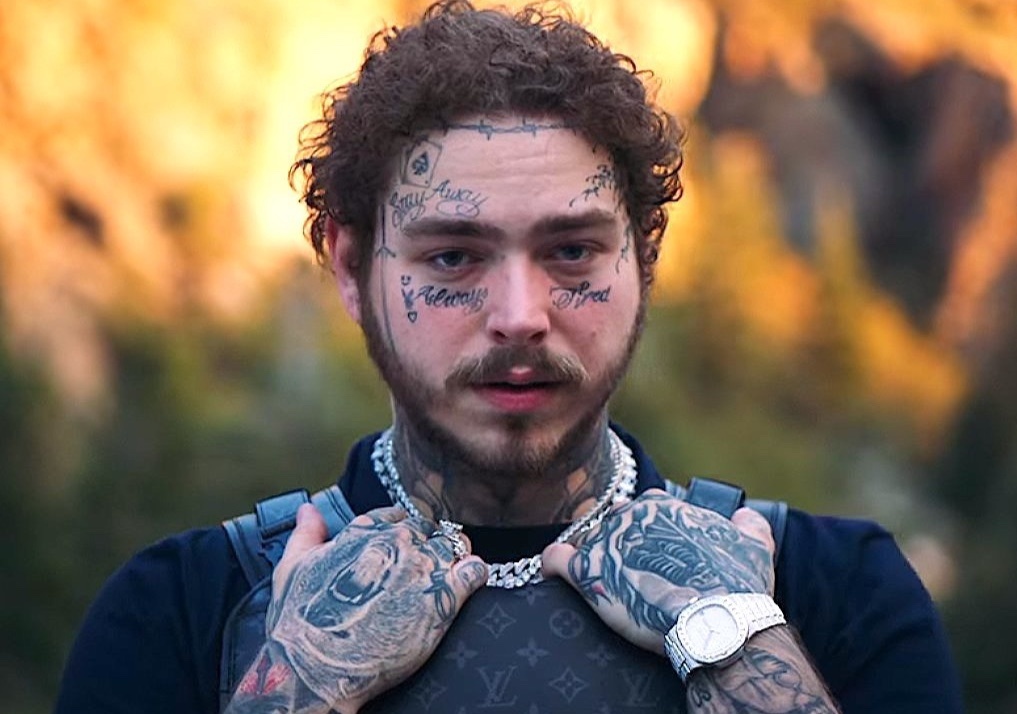 Nam rapper tiet lo y nghia hinh xam tren mat hinh anh