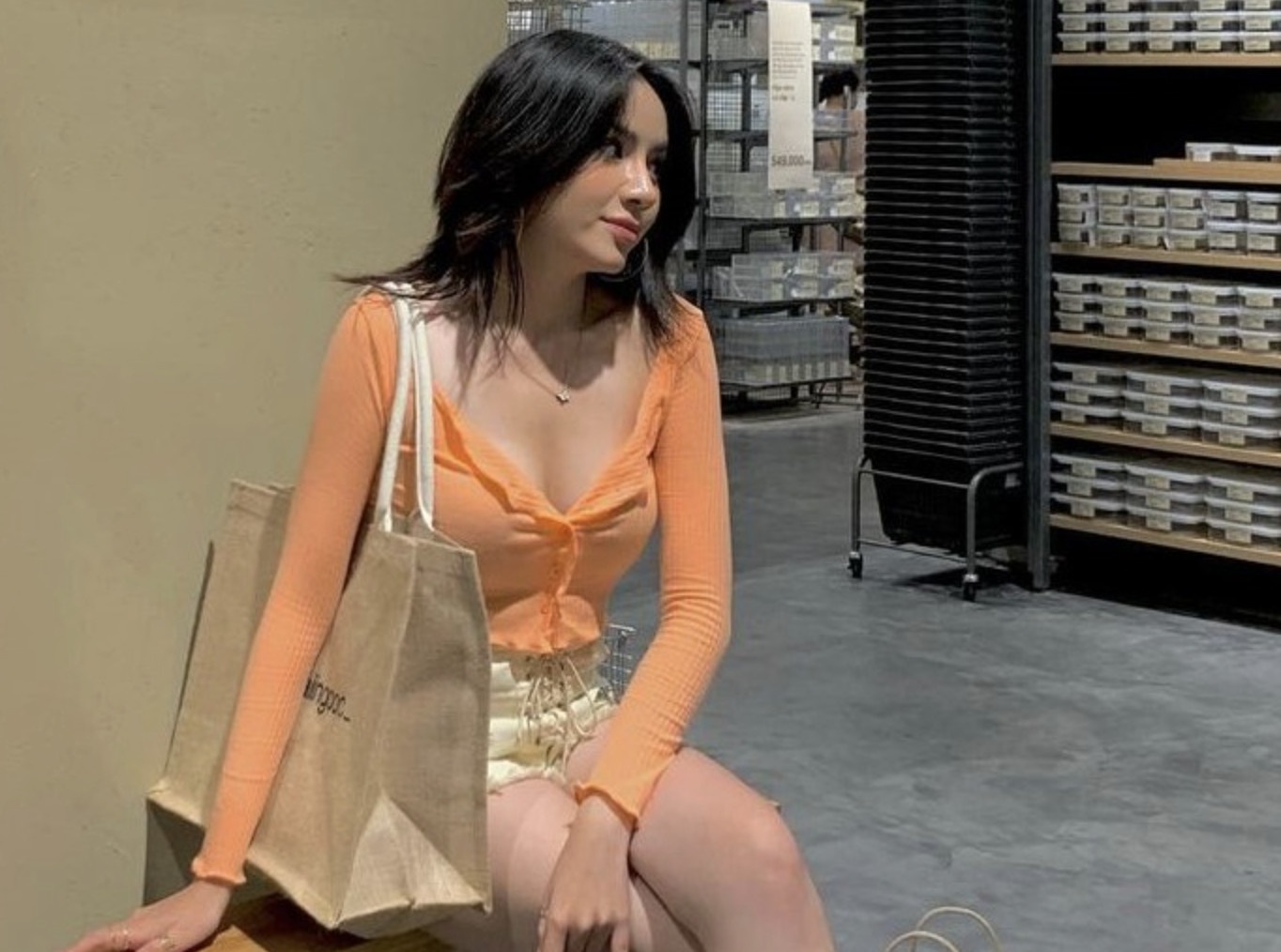 Nu blogger TP.HCM chuyen phoi do voi boots hinh anh