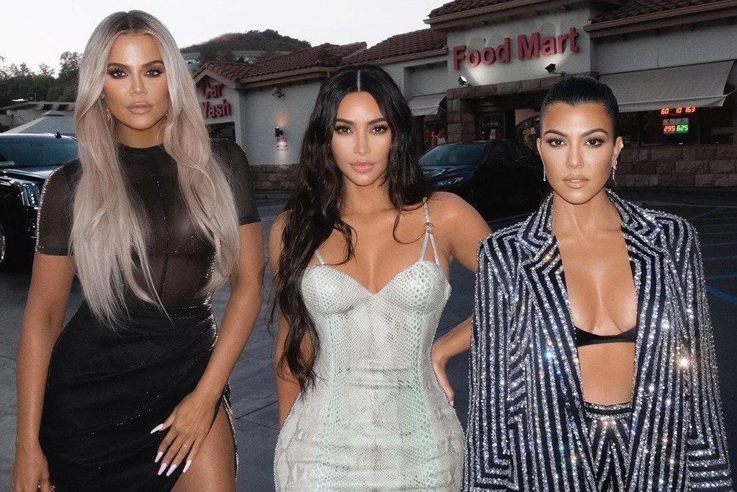 Gia dinh Kardashian lam gi de co than hinh goi cam? hinh anh