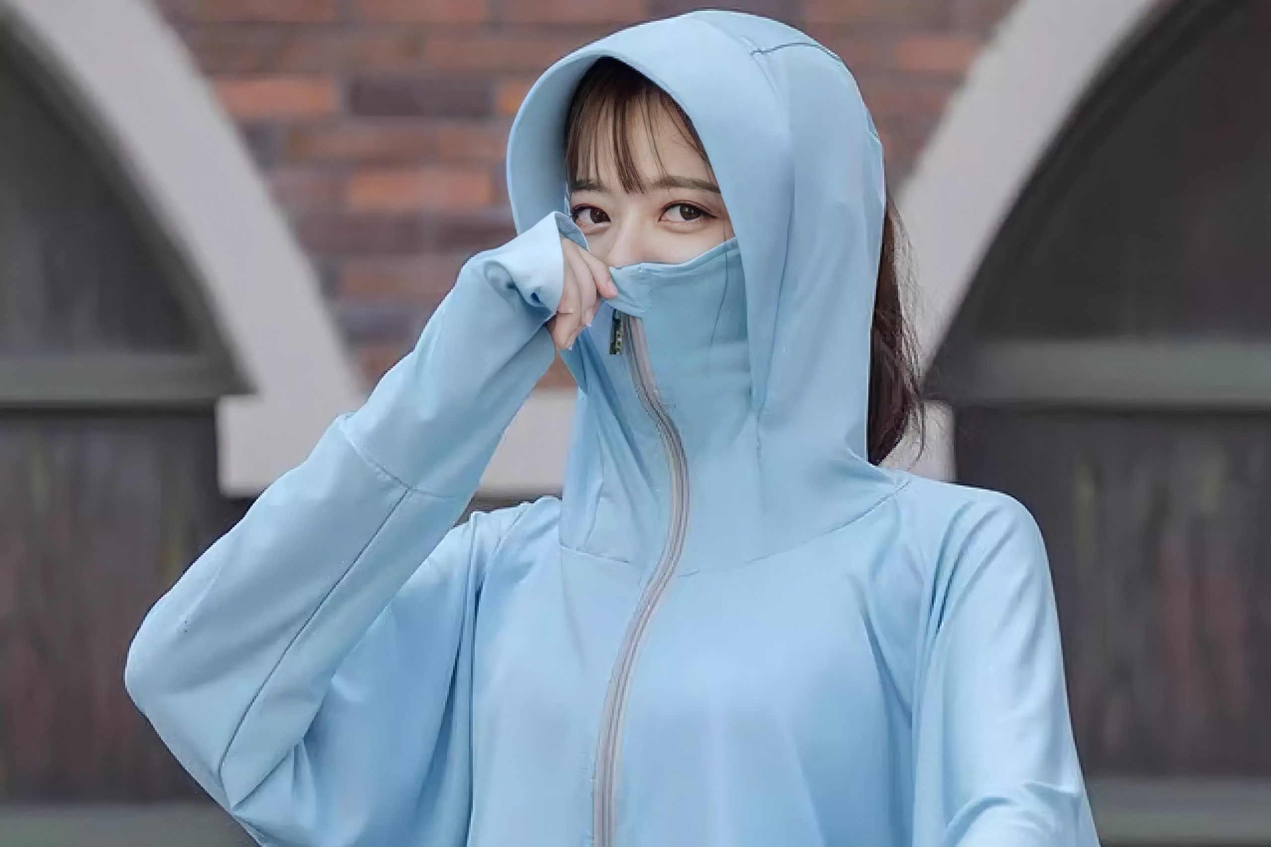 Mau sac va chat lieu nao tot cho quan ao chong nang? hinh anh