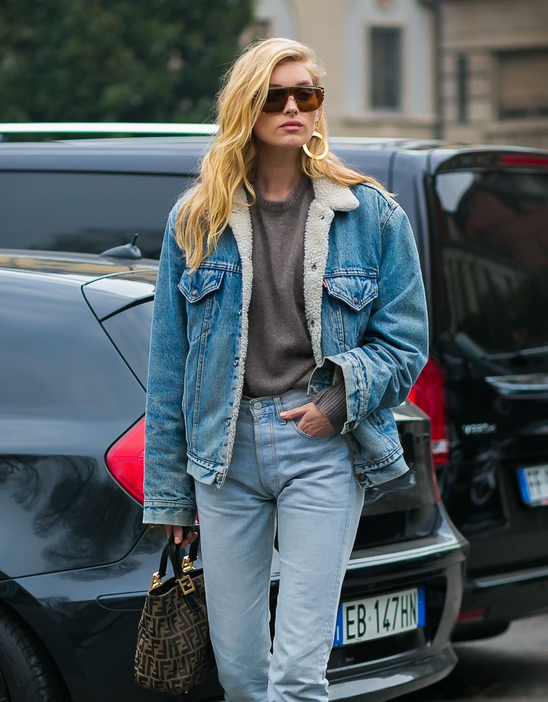 phoi do voi ao khoac jean anh 1