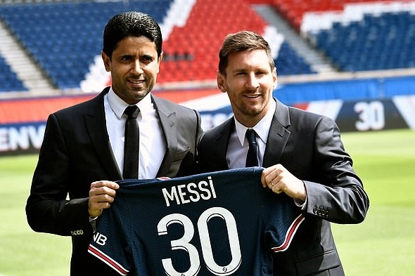 Phong cach doi thuong cua chu tich PSG hinh anh