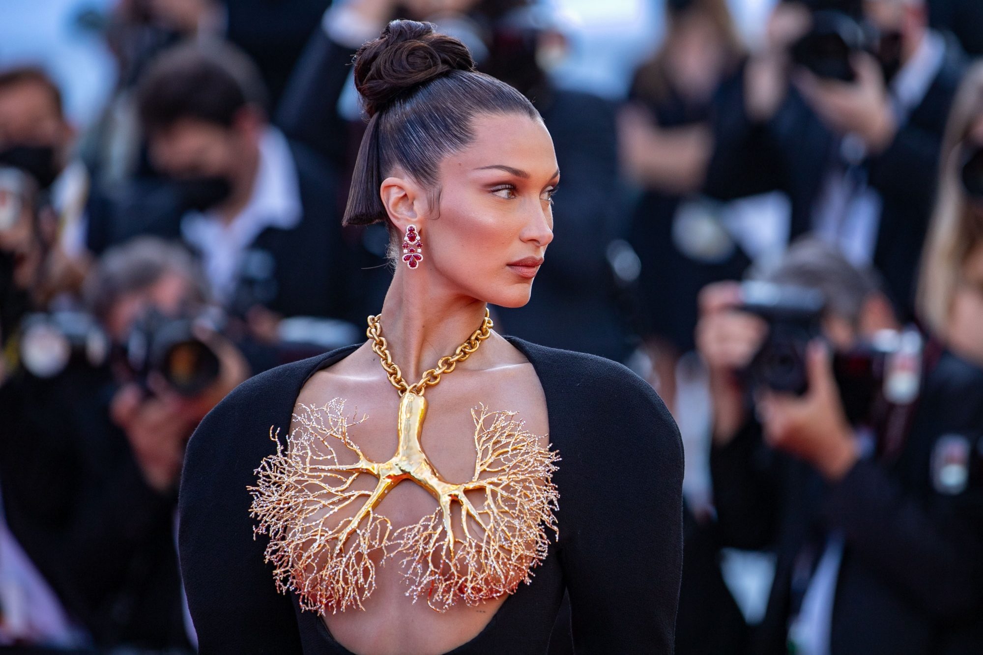 bella hadid khoe eo thon anh 7